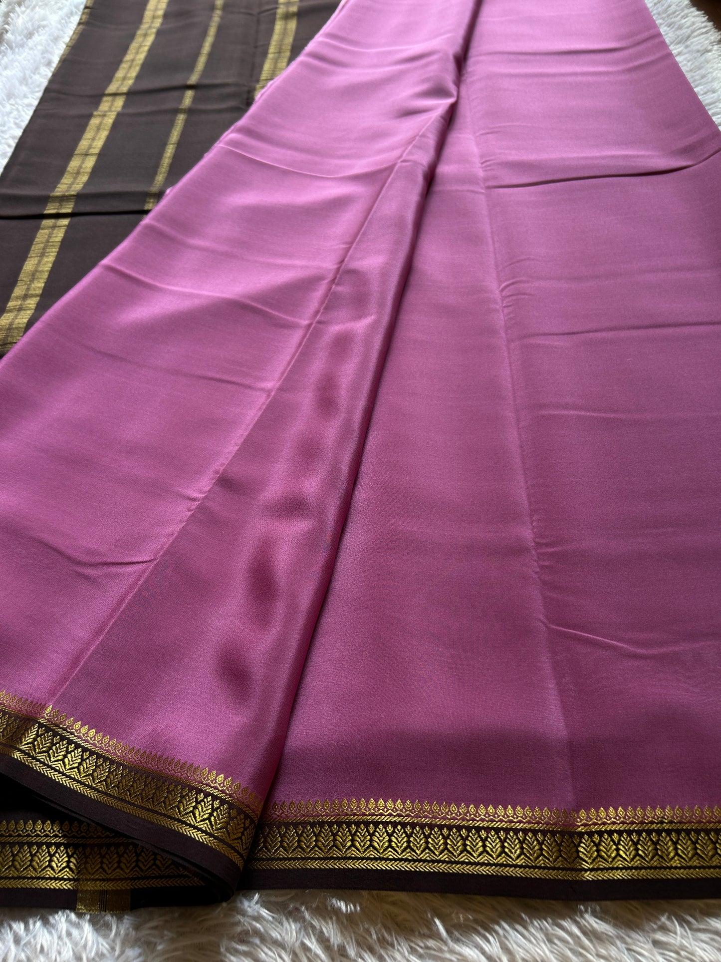 Jyothi (2D) : Mauve pink-deep brown