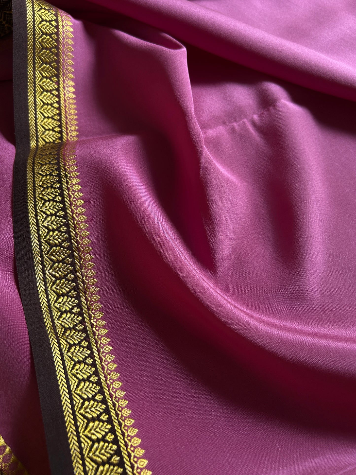 Jyothi (2D) : Mauve pink-deep brown