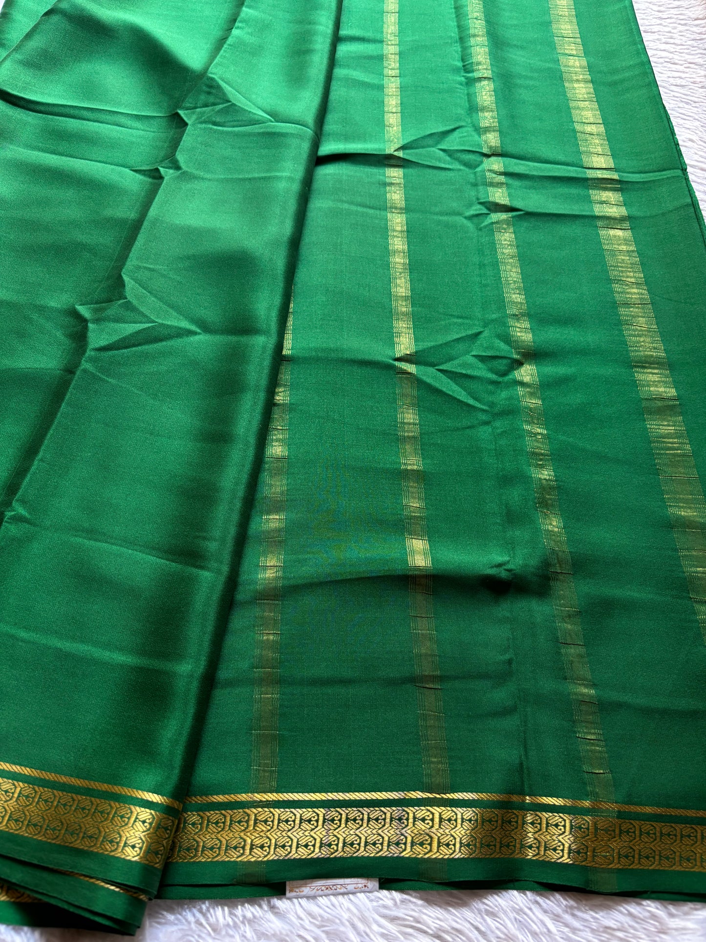 Nanditha : Solid Bottle green