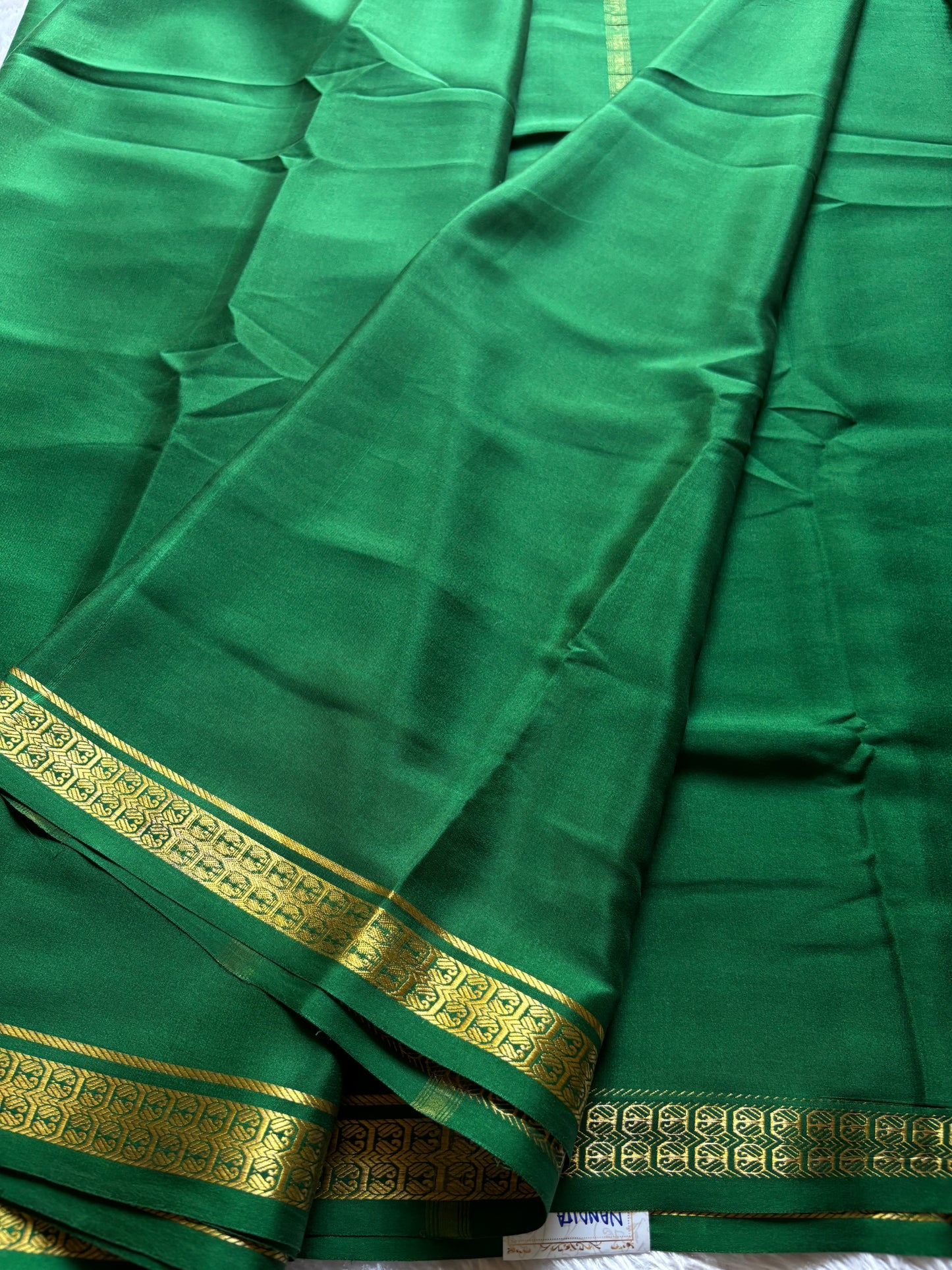 Nanditha : Solid Bottle green