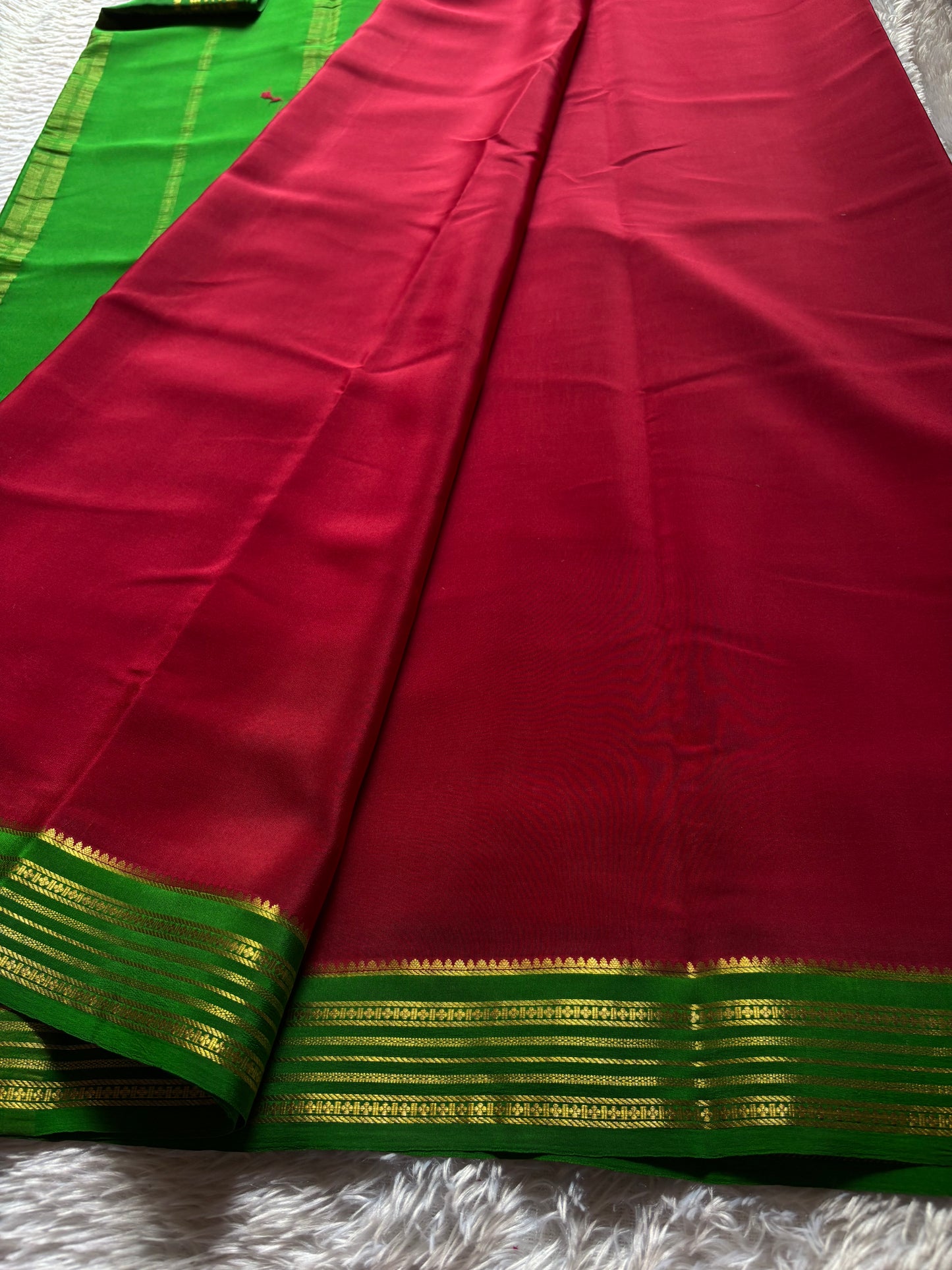 Shivani (2D) : Dark red-green