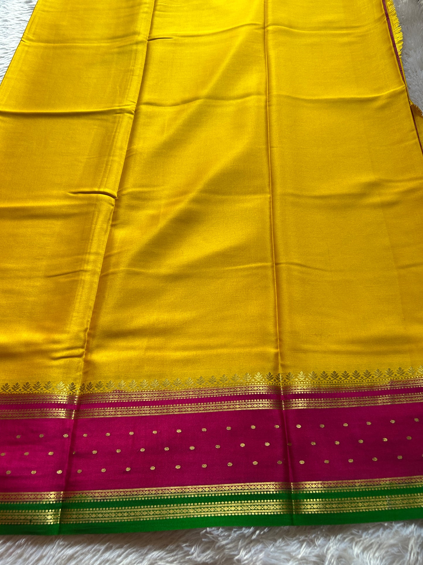 Drishti (3D) : Golden yellow-pink-green