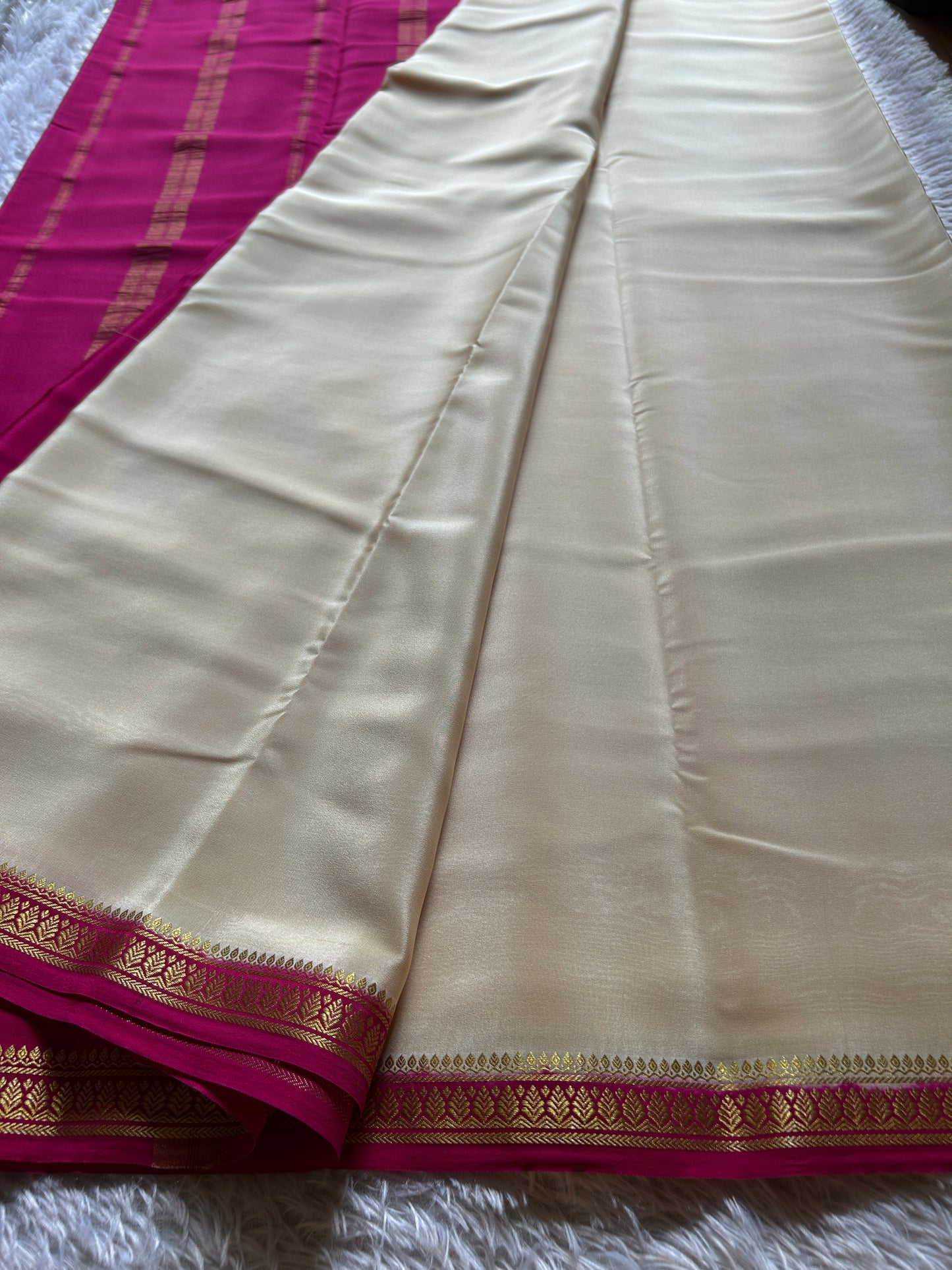 Jyothi (2D) : Off white-rani pink