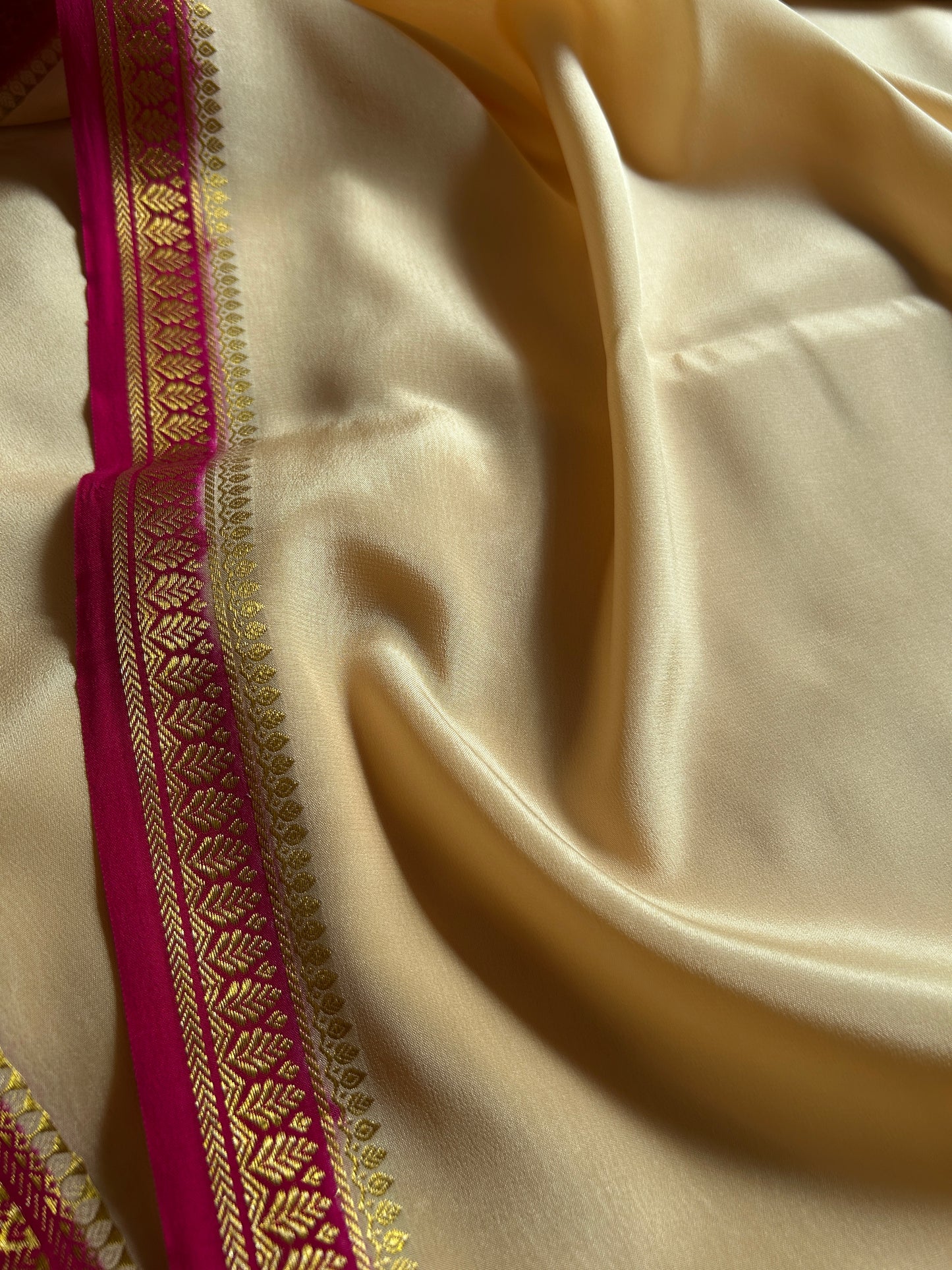 Jyothi (2D) : Off white-rani pink