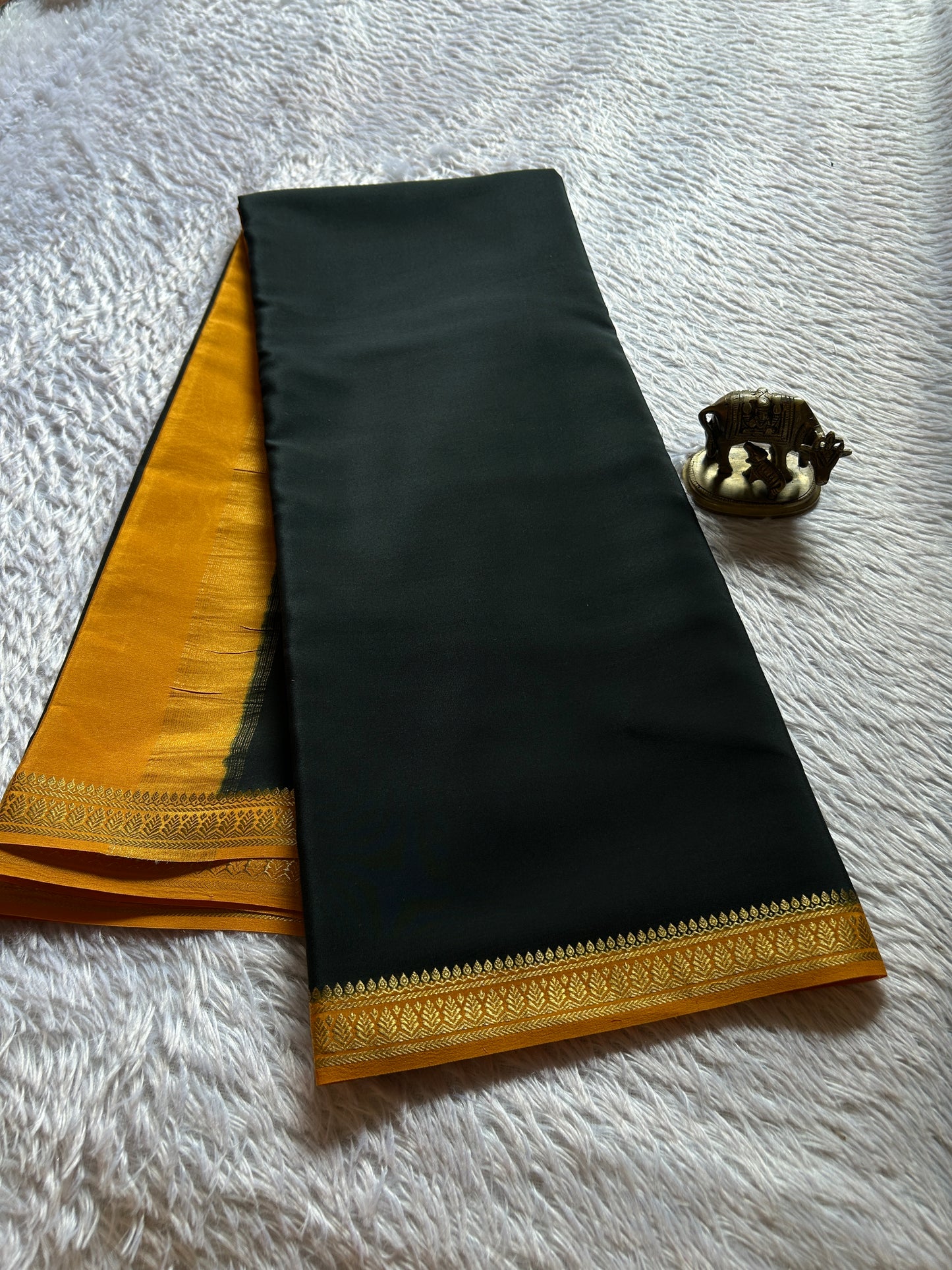 Jyothi (2D) : Black-golden yellow