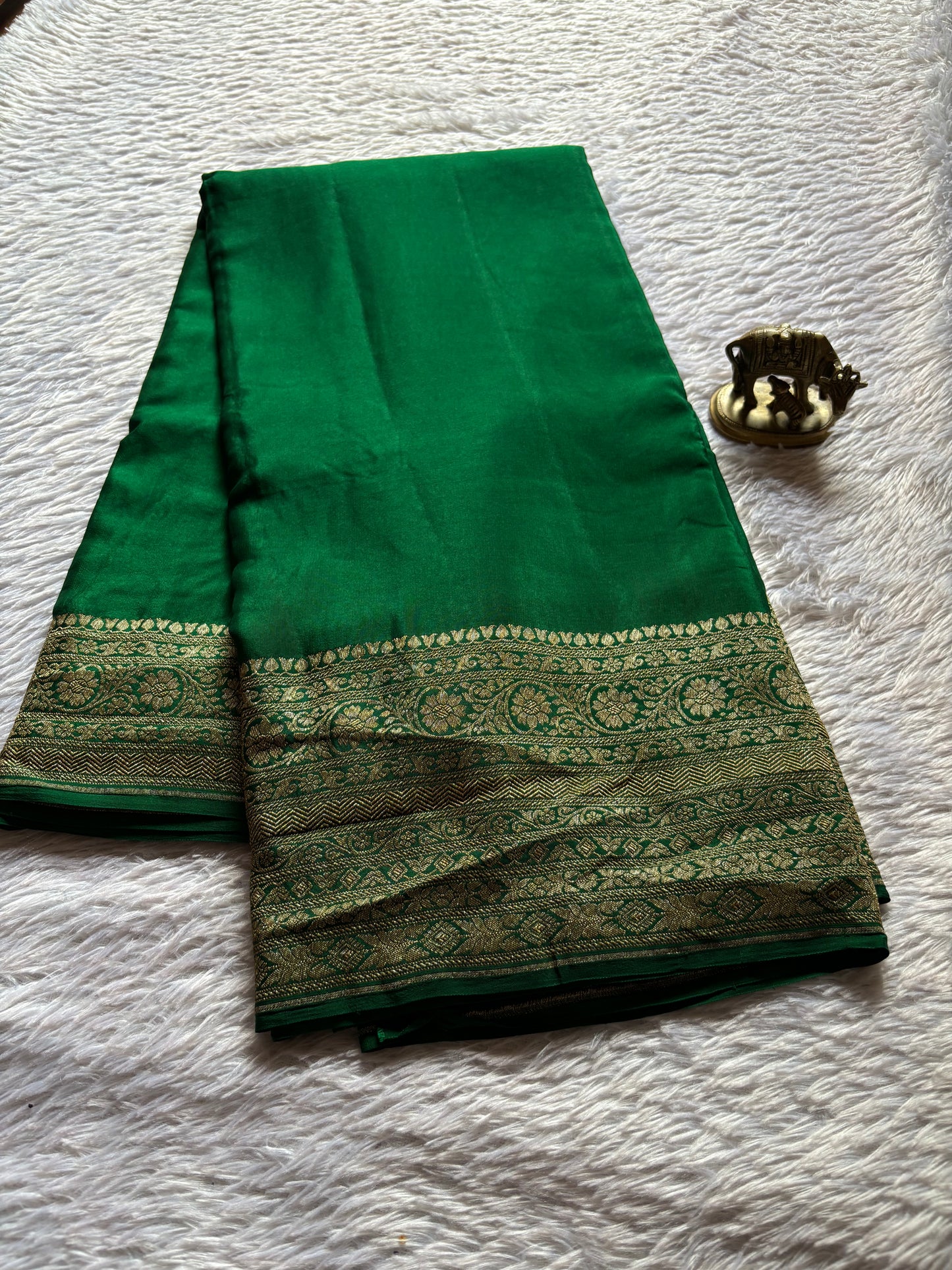 Nadhiya : Solid Bottle green