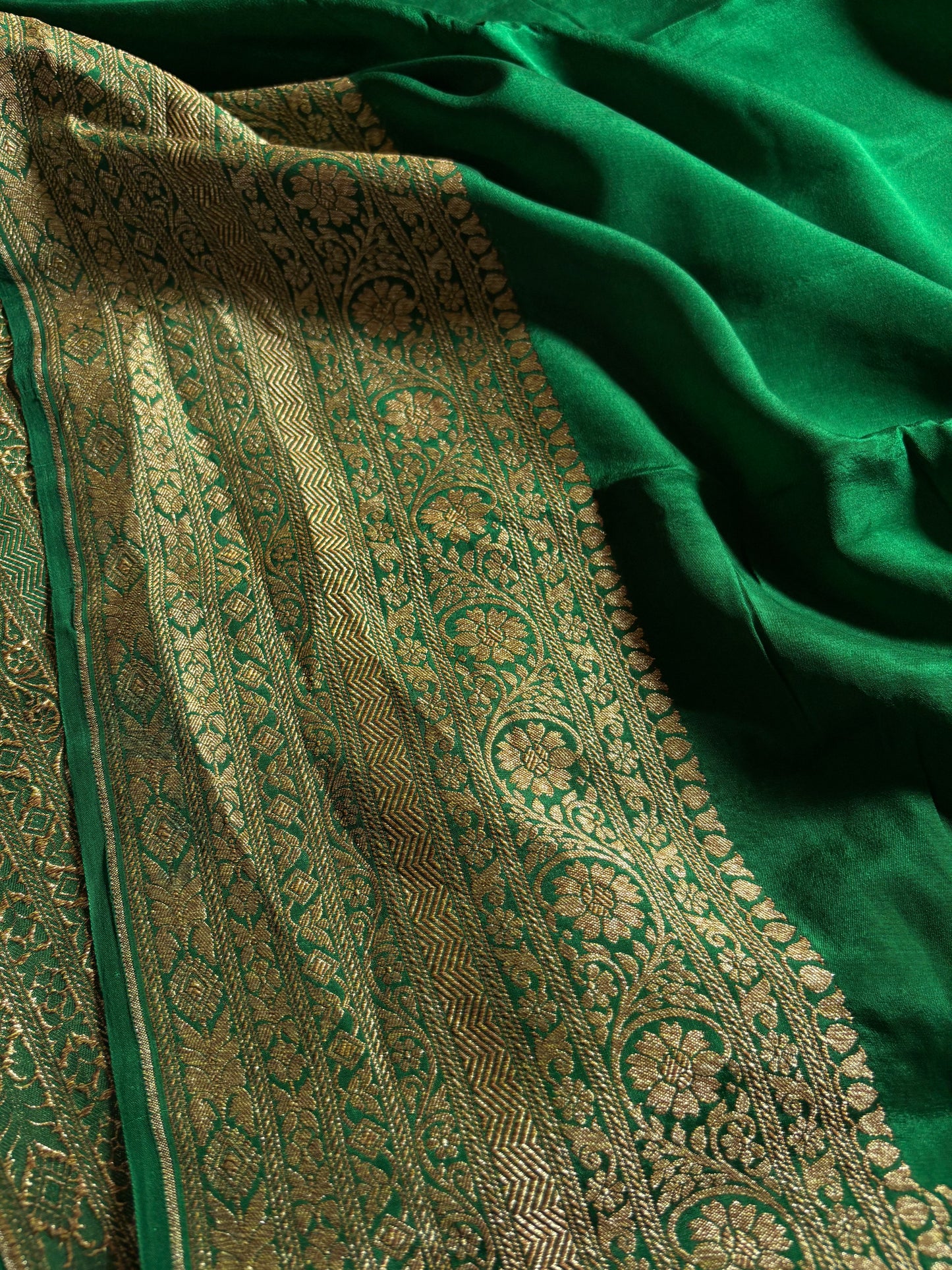 Nadhiya : Solid Bottle green
