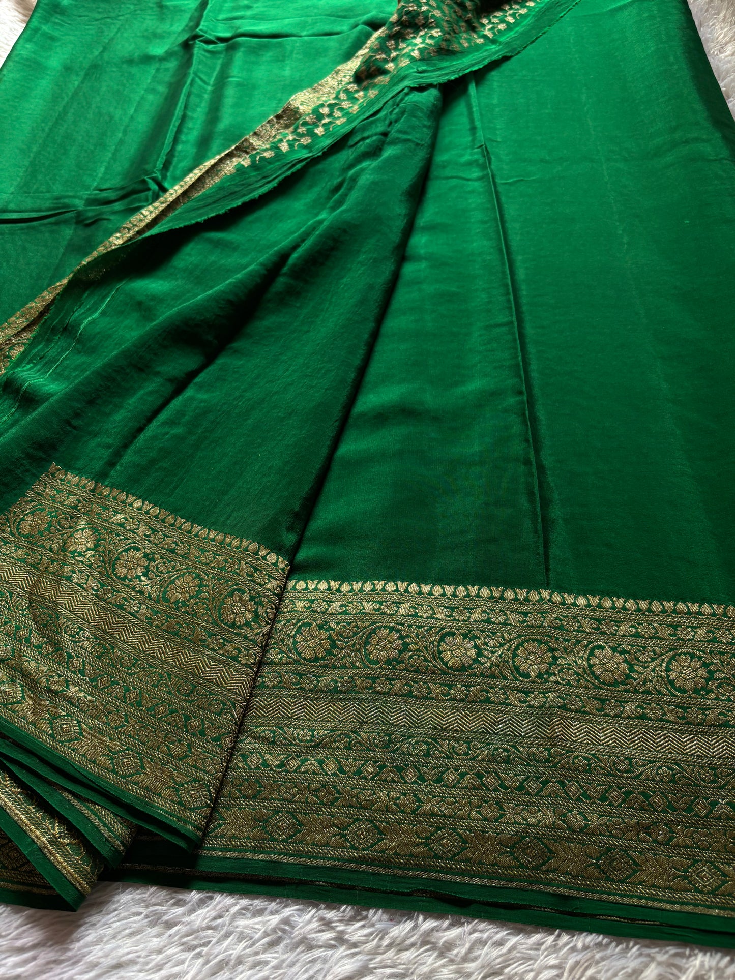 Nadhiya : Solid Bottle green