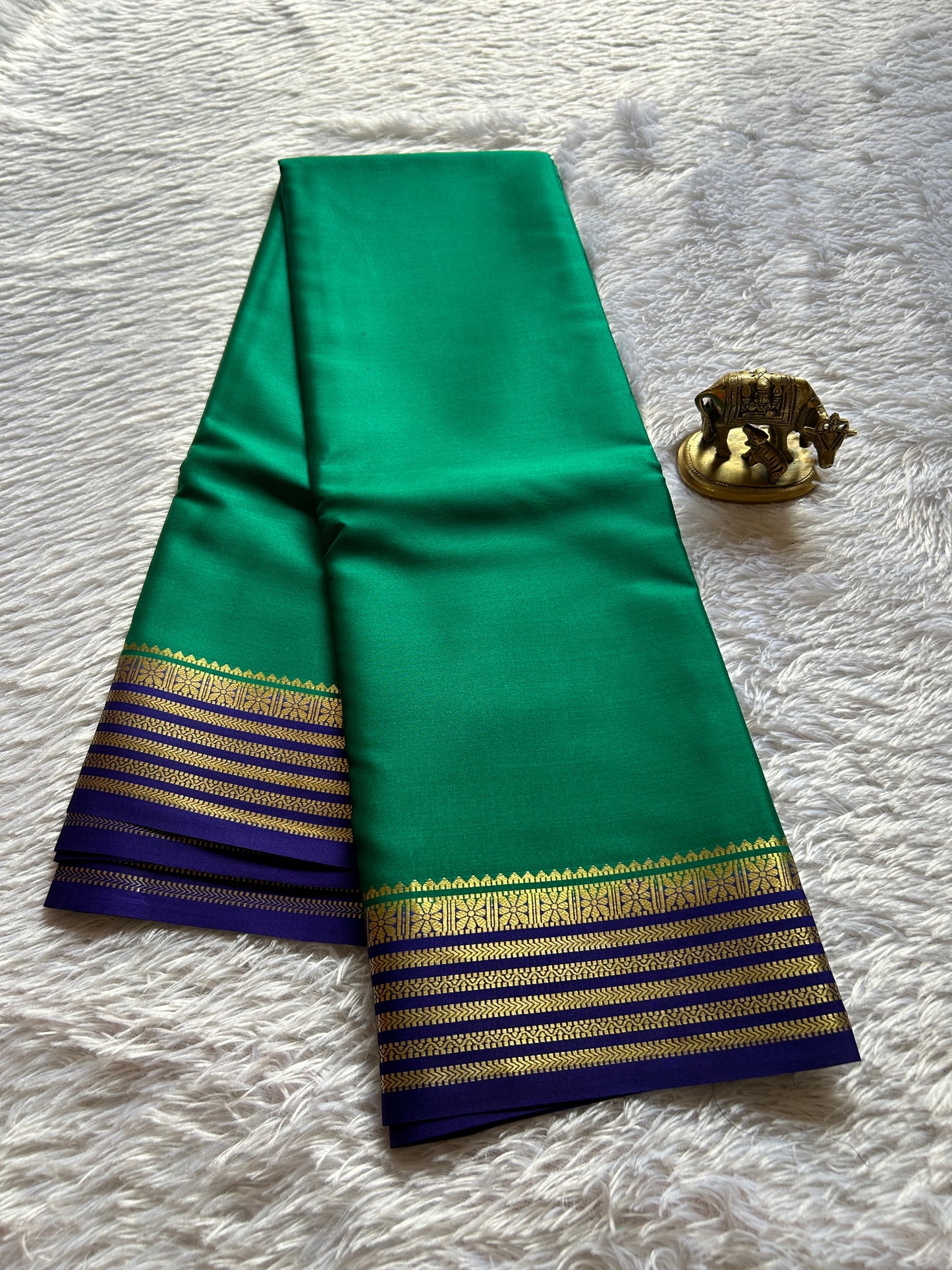 Nayana (2D) : Leaf green-dark blue