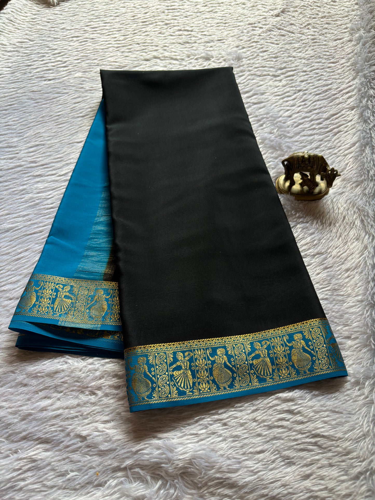 Nartaki (2D) : Black-ananda blue