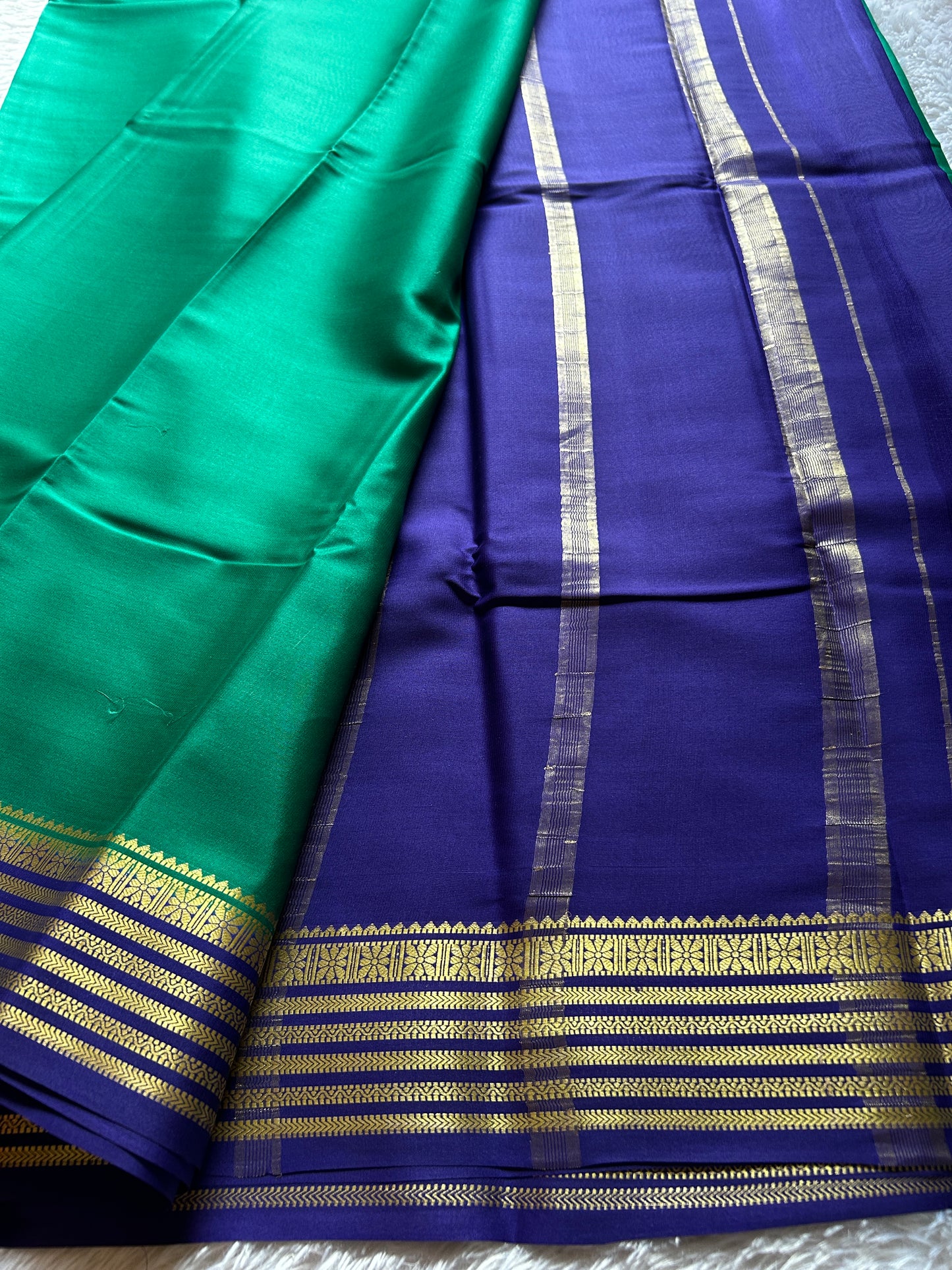 Nayana (2D) : Leaf green-dark blue