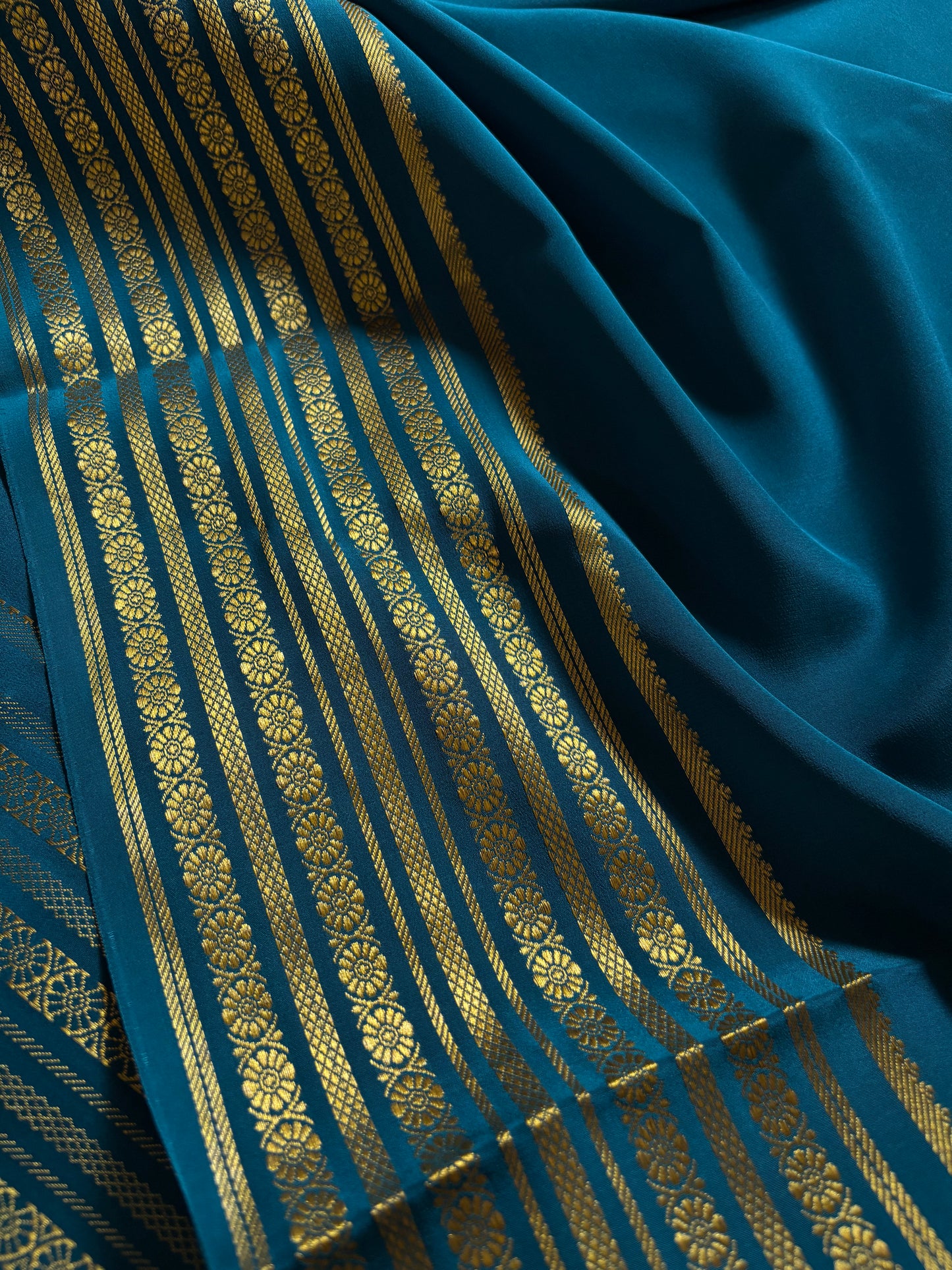 Parimala : Solid Electric blue