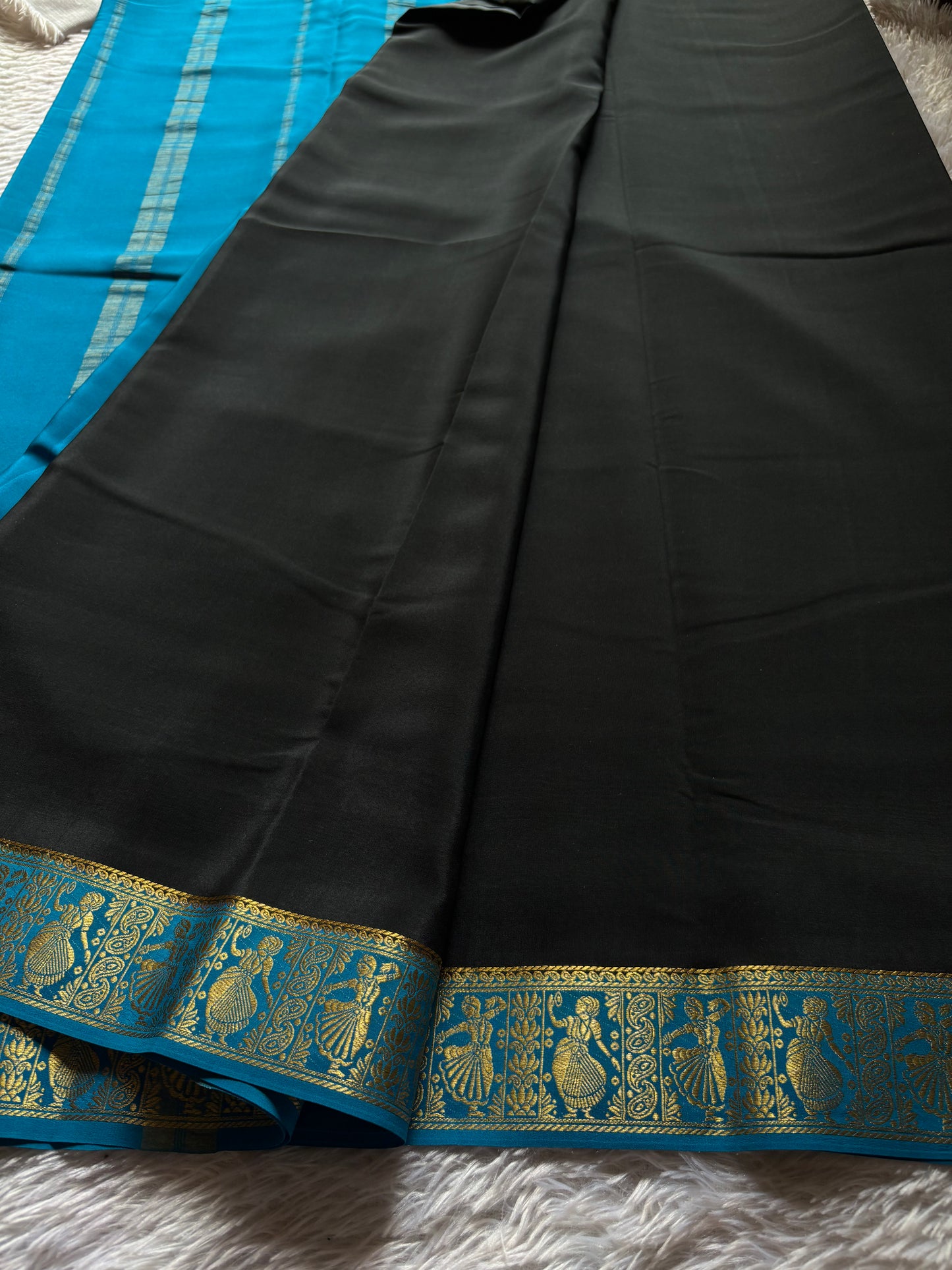 Nartaki (2D) : Black-ananda blue