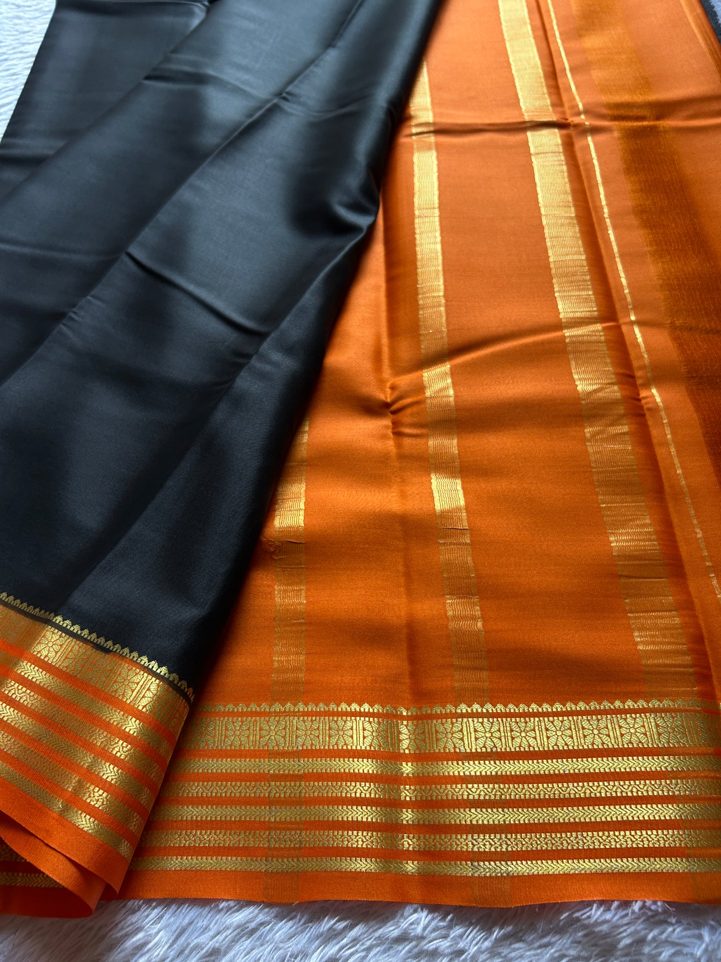 Nayana (2D) : Black-orange