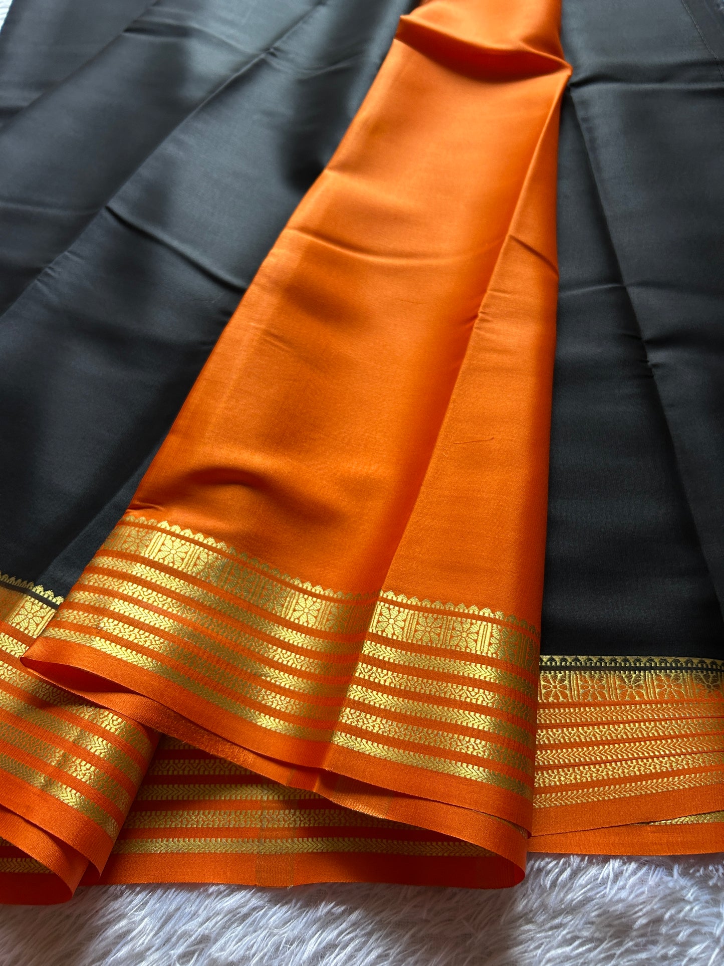 Nayana (2D) : Black-orange