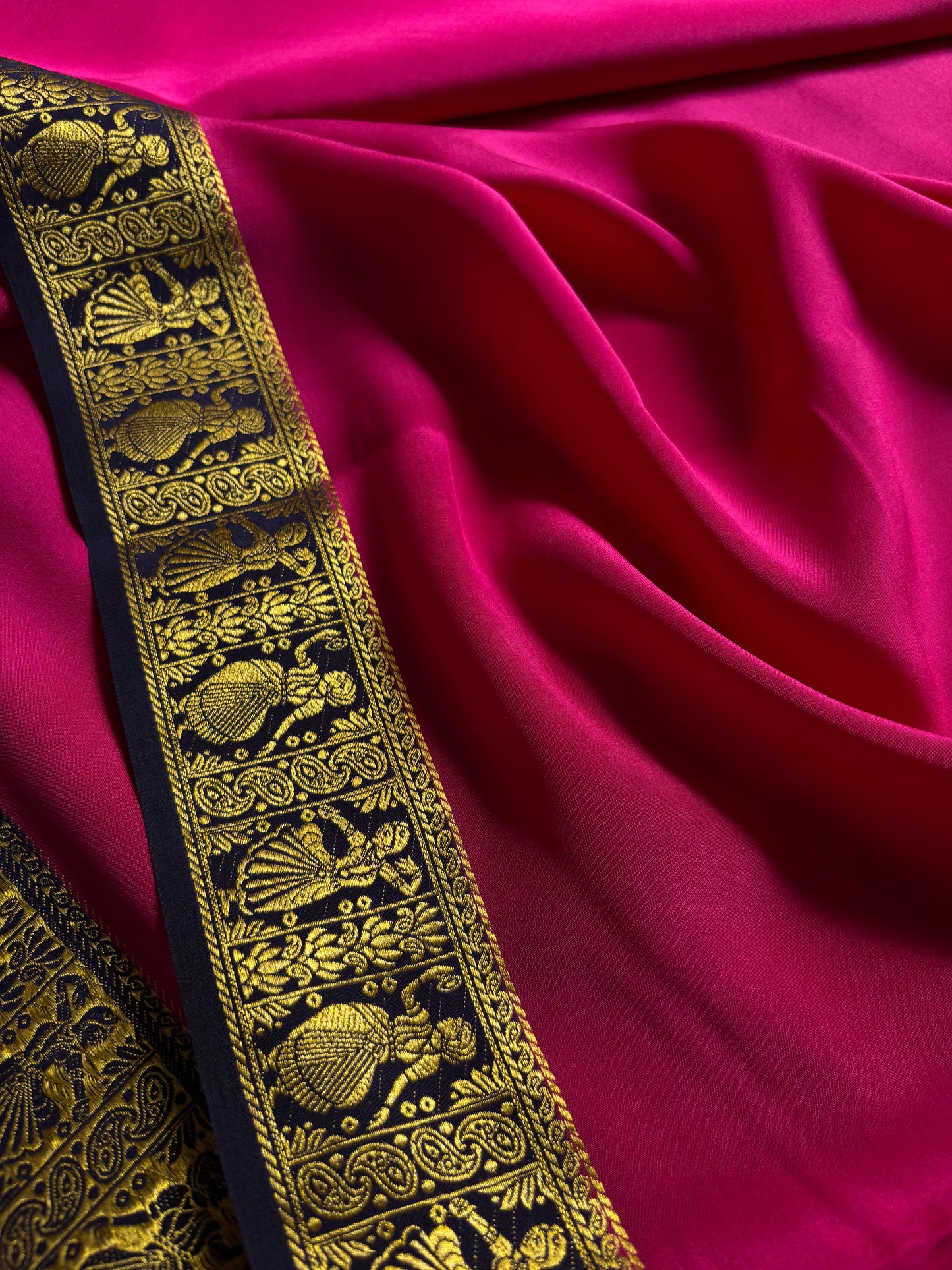 Nartaki (2D) : Rani pink-deep blue