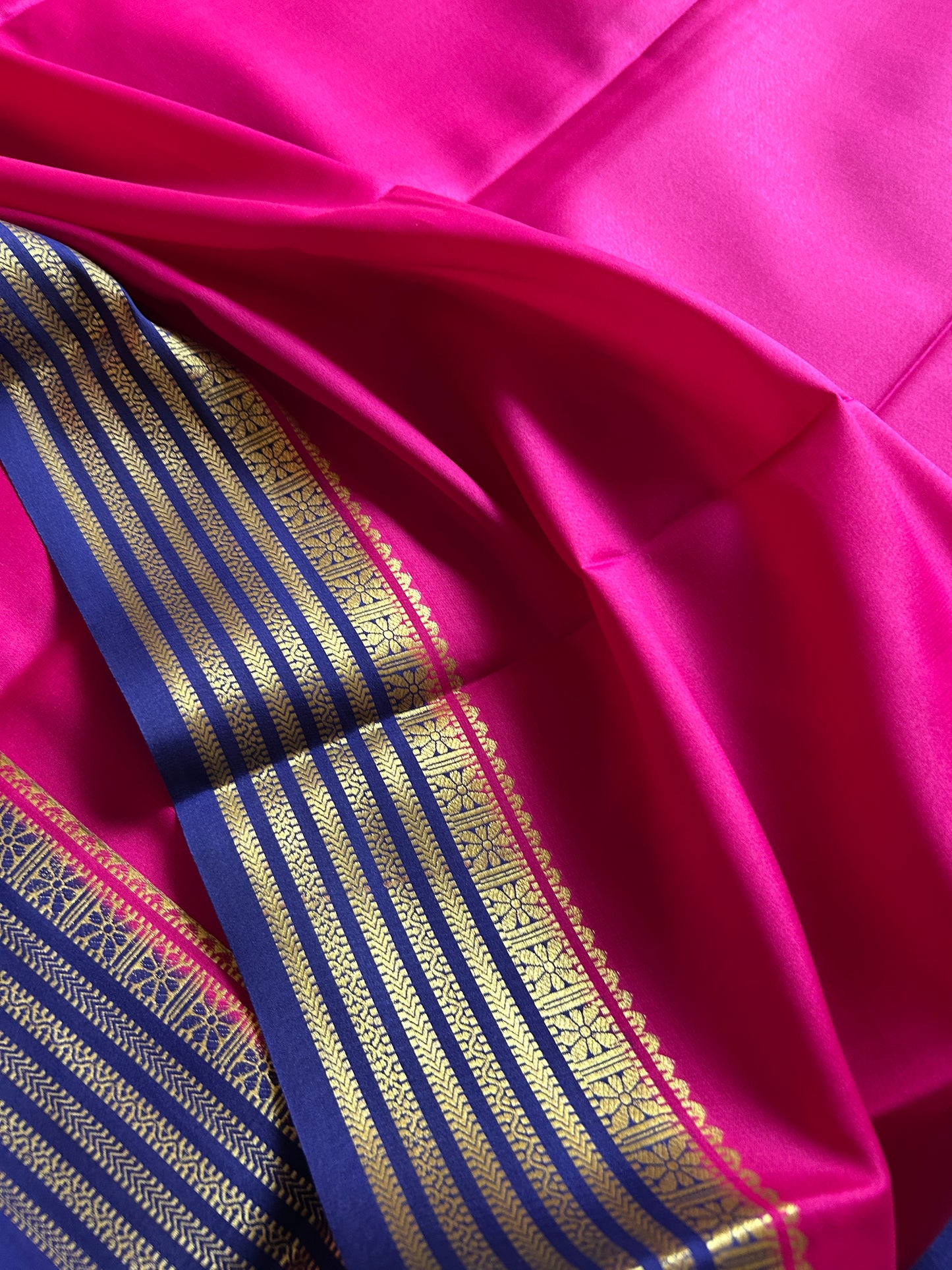 Nayana (2D) : Pink-navy blue