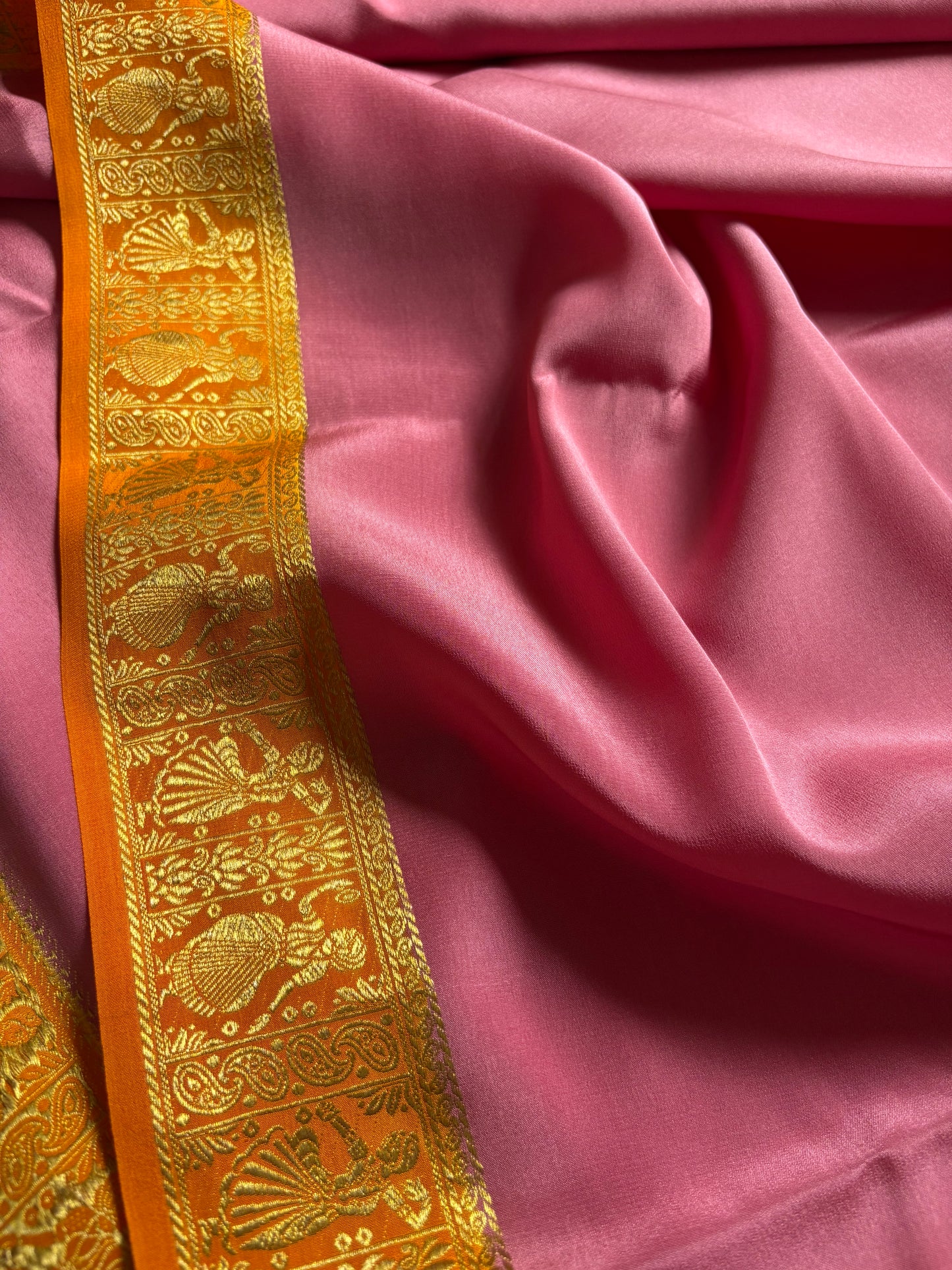 Nartaki (2D) : Pastel pink-light orange