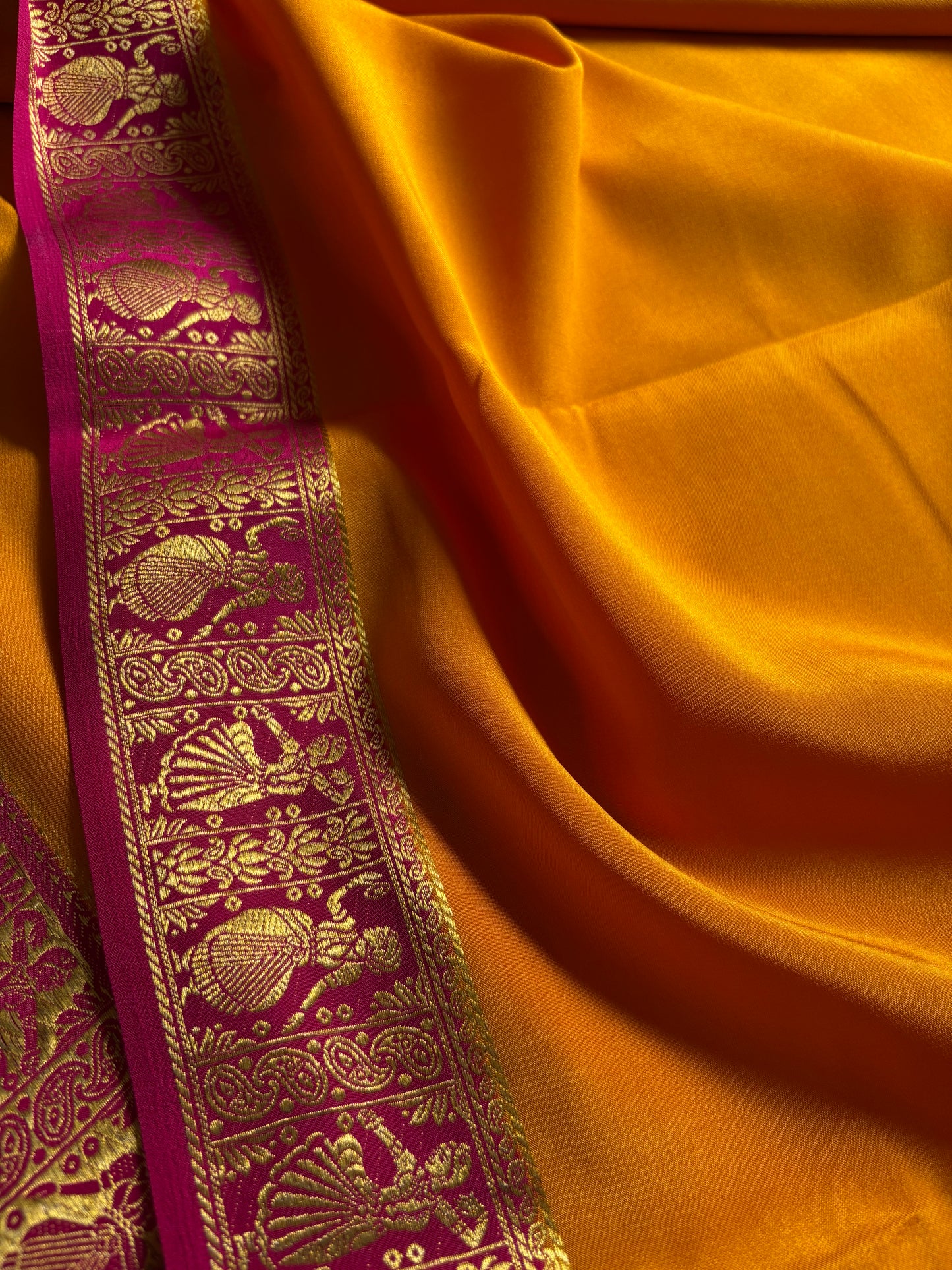Nartaki (2D) : Golden yellow-rani pink