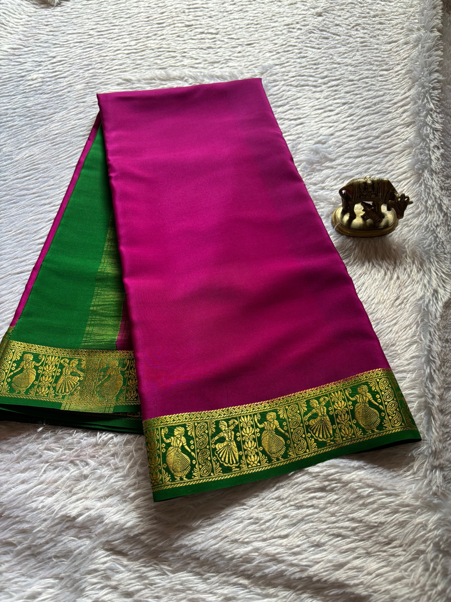 Nartaki (2D) : Rani pink-leaf green