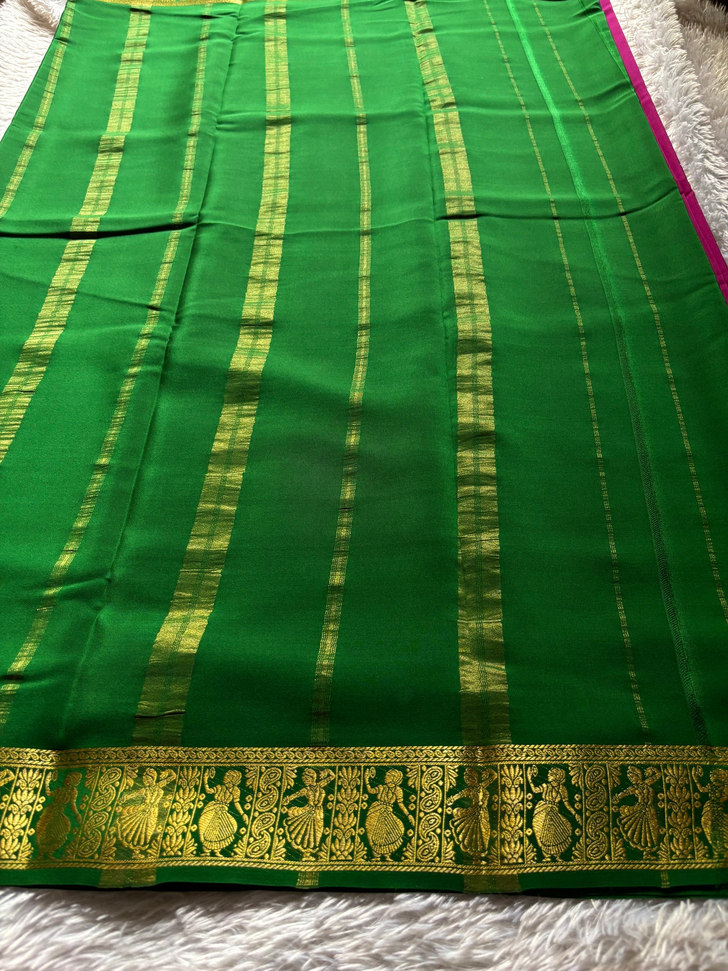 Nartaki (2D) : Rani pink-leaf green