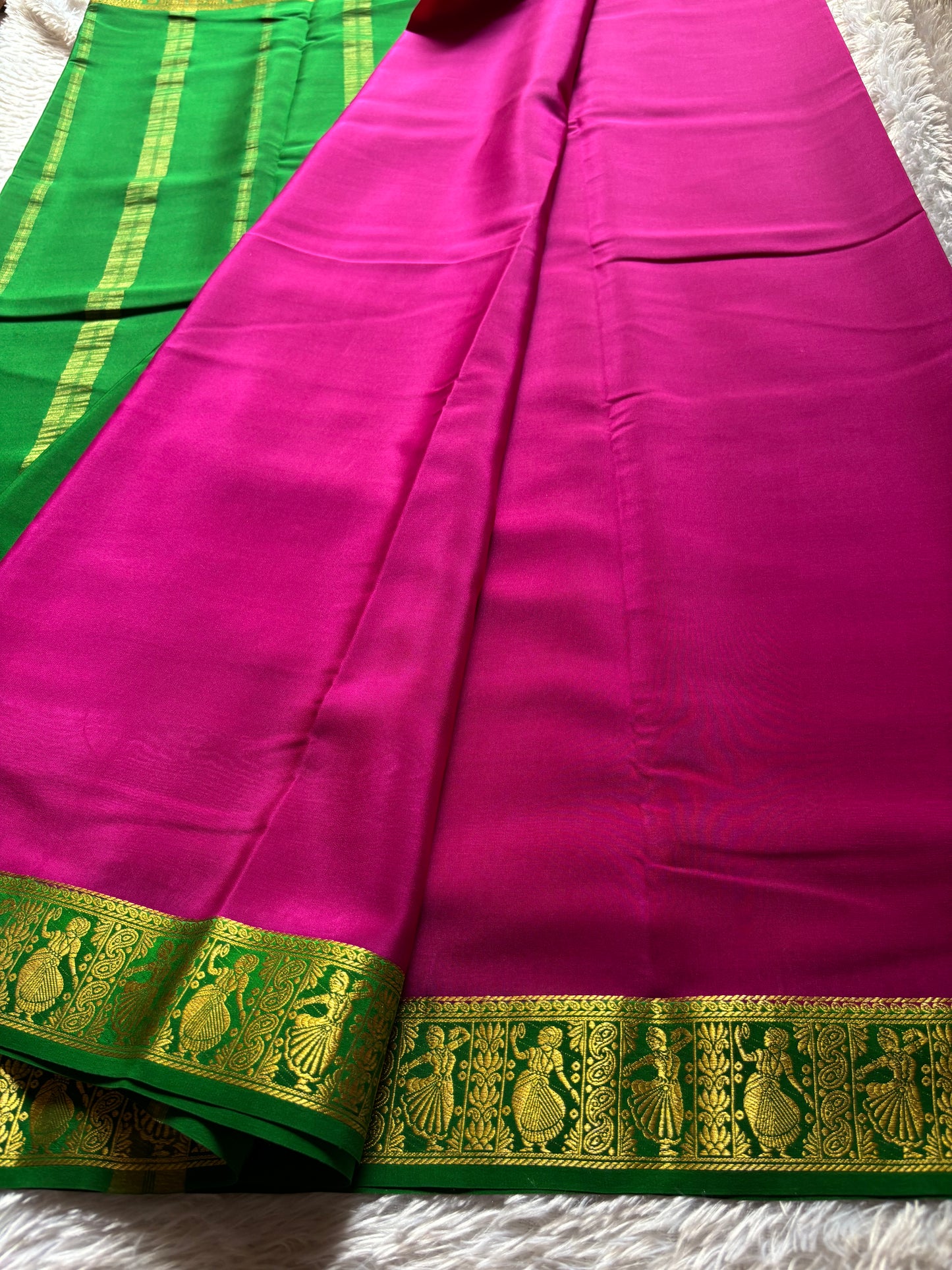 Nartaki (2D) : Rani pink-leaf green