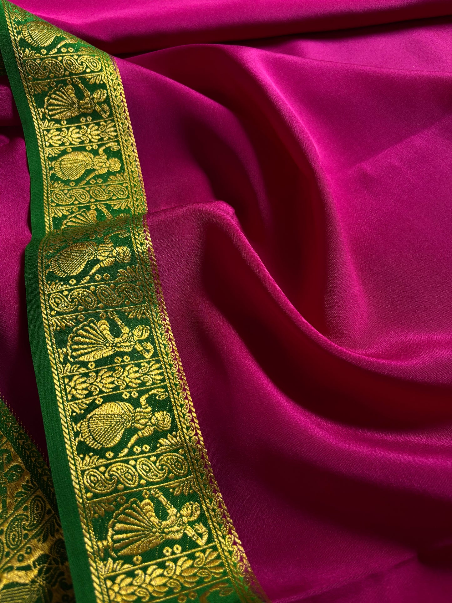 Nartaki (2D) : Rani pink-leaf green