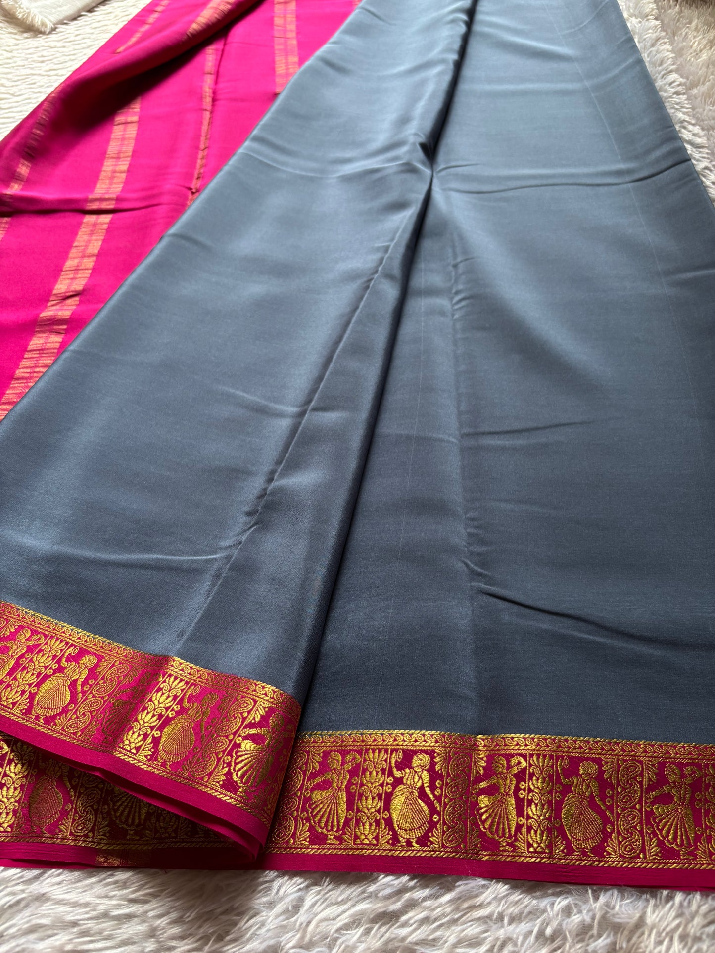 Nartaki (2D) : Steel grey-rani pink