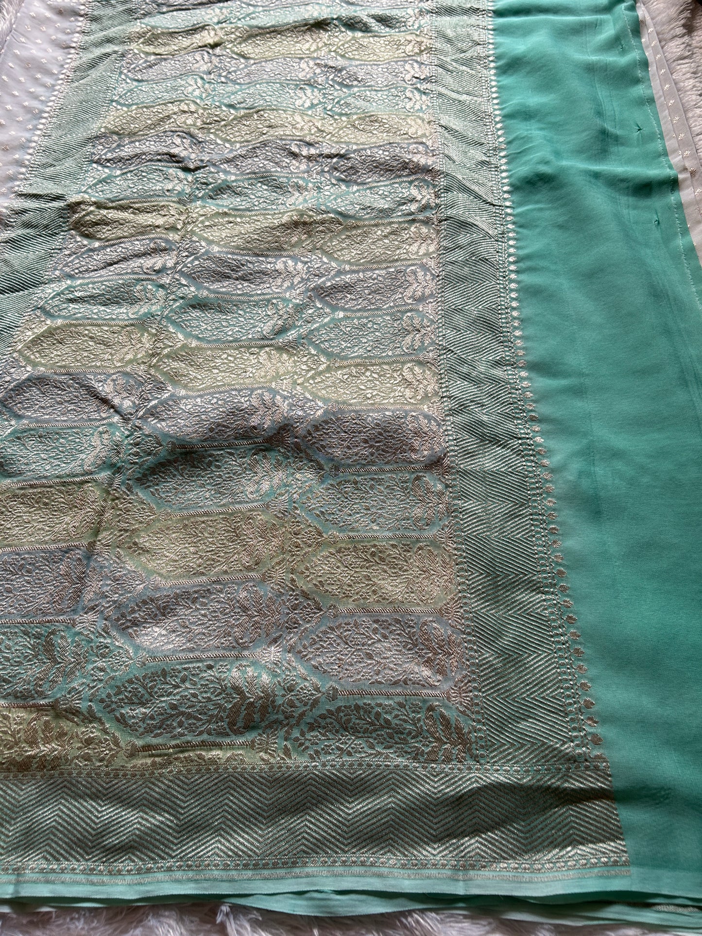 Myra (3D) : Off white-sea blue-pista green