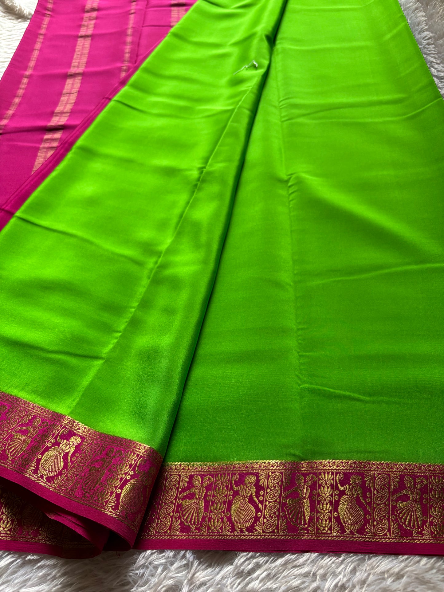 Nartaki (2D) : Parrot green-rani pink