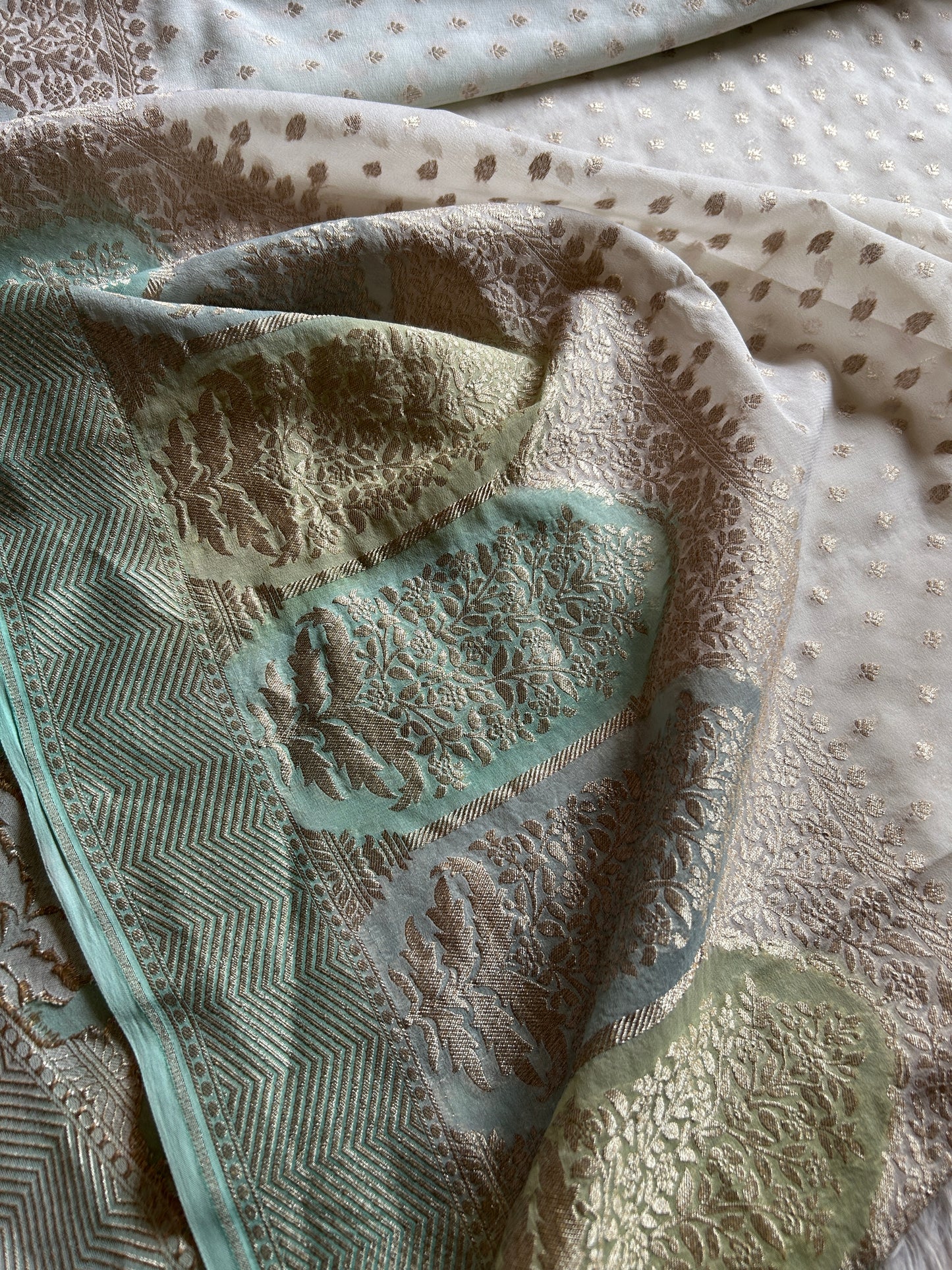 Myra (3D) : Off white-sea blue-pista green