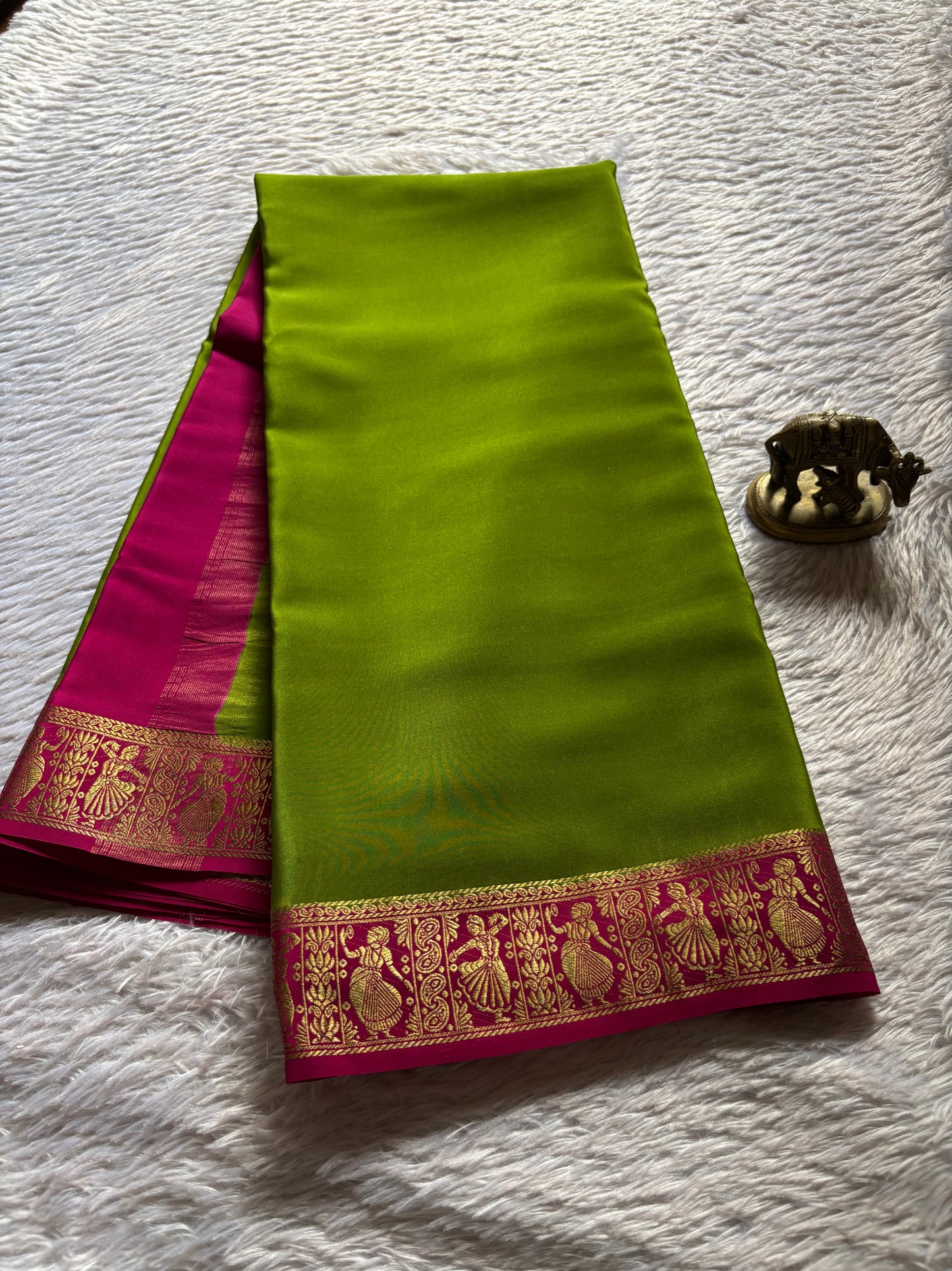 Nartaki (2D) : Mehendi green-rani pink