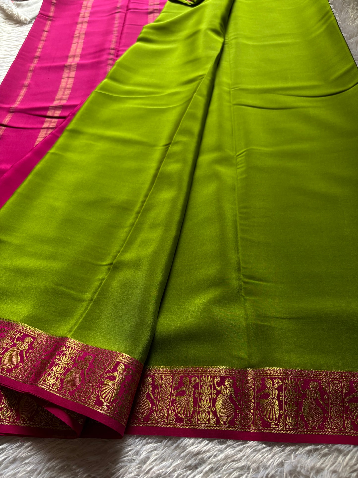 Nartaki (2D) : Mehendi green-rani pink
