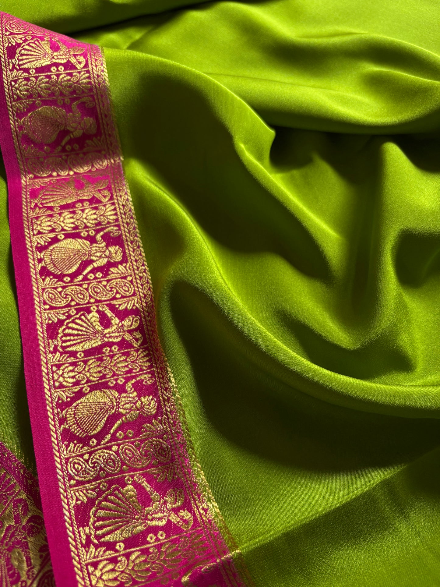 Nartaki (2D) : Mehendi green-rani pink