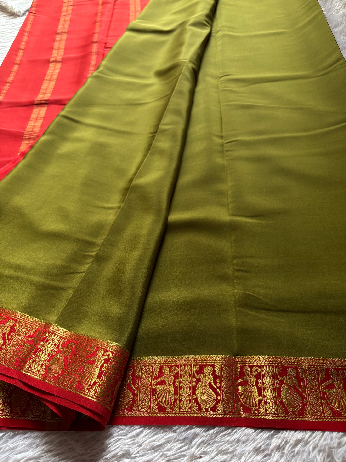 Nartaki (2d) : Moss green-red