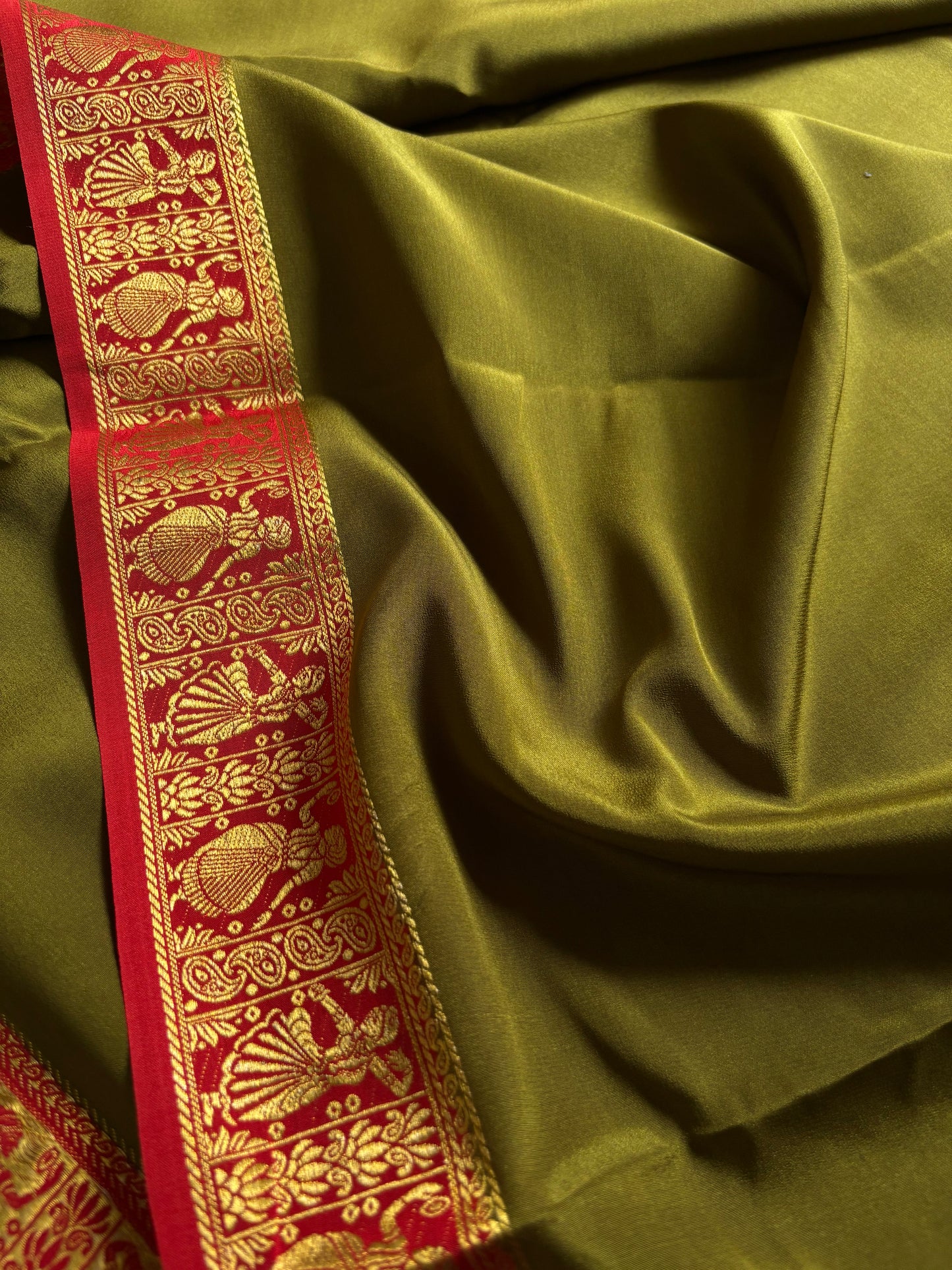 Nartaki (2d) : Moss green-red