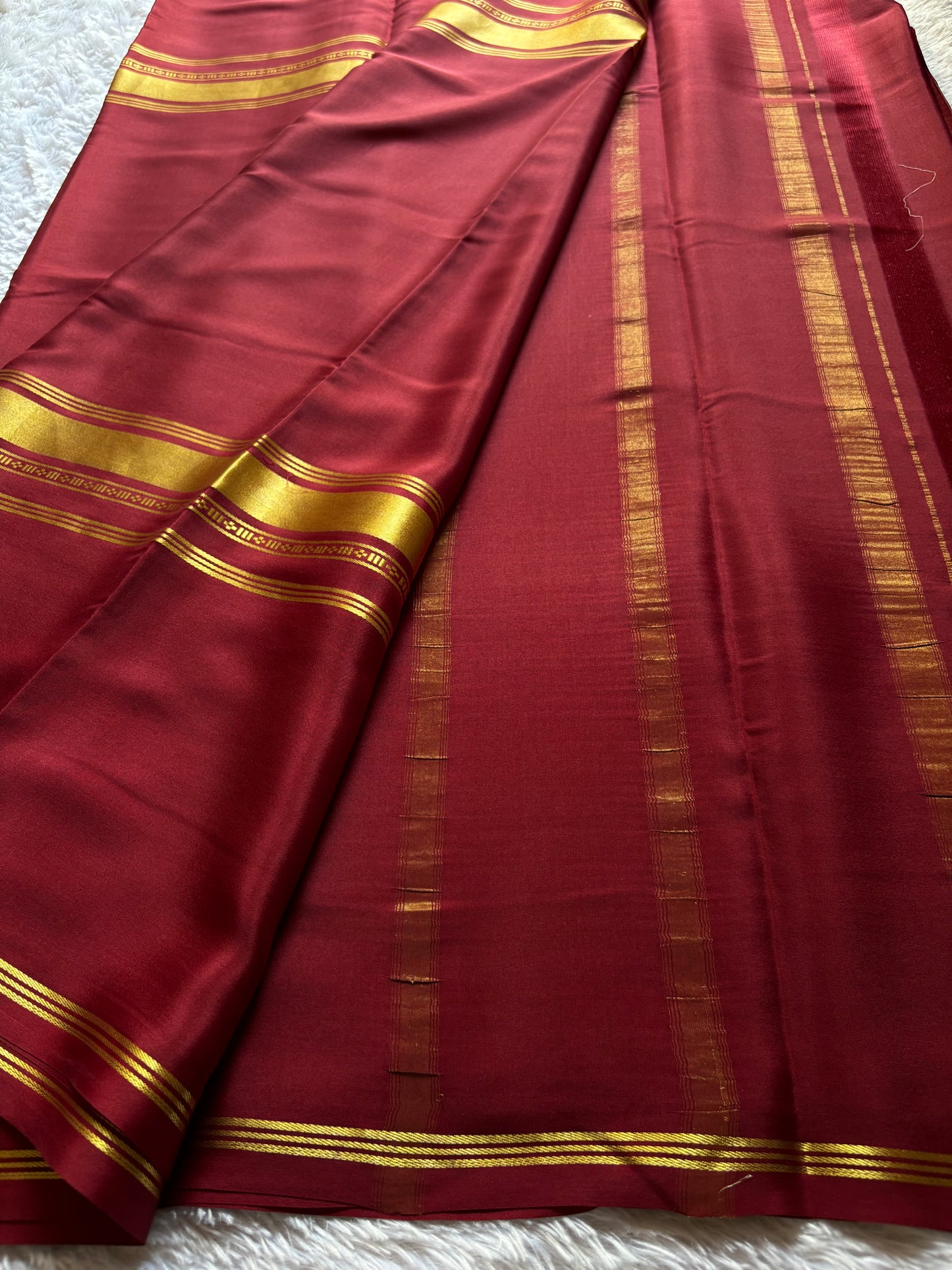 Vani : Solid Maroon