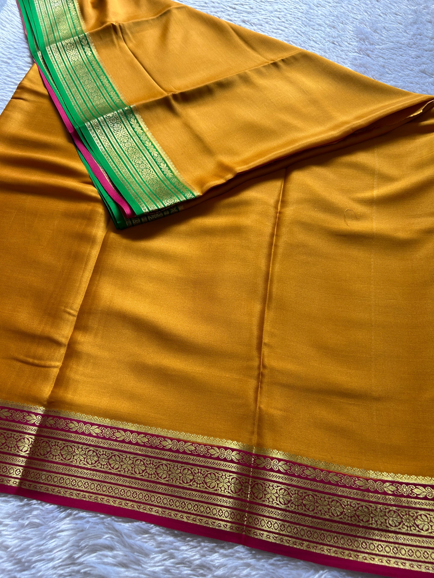 Ganga (3D) : Golden yellow-green-pink