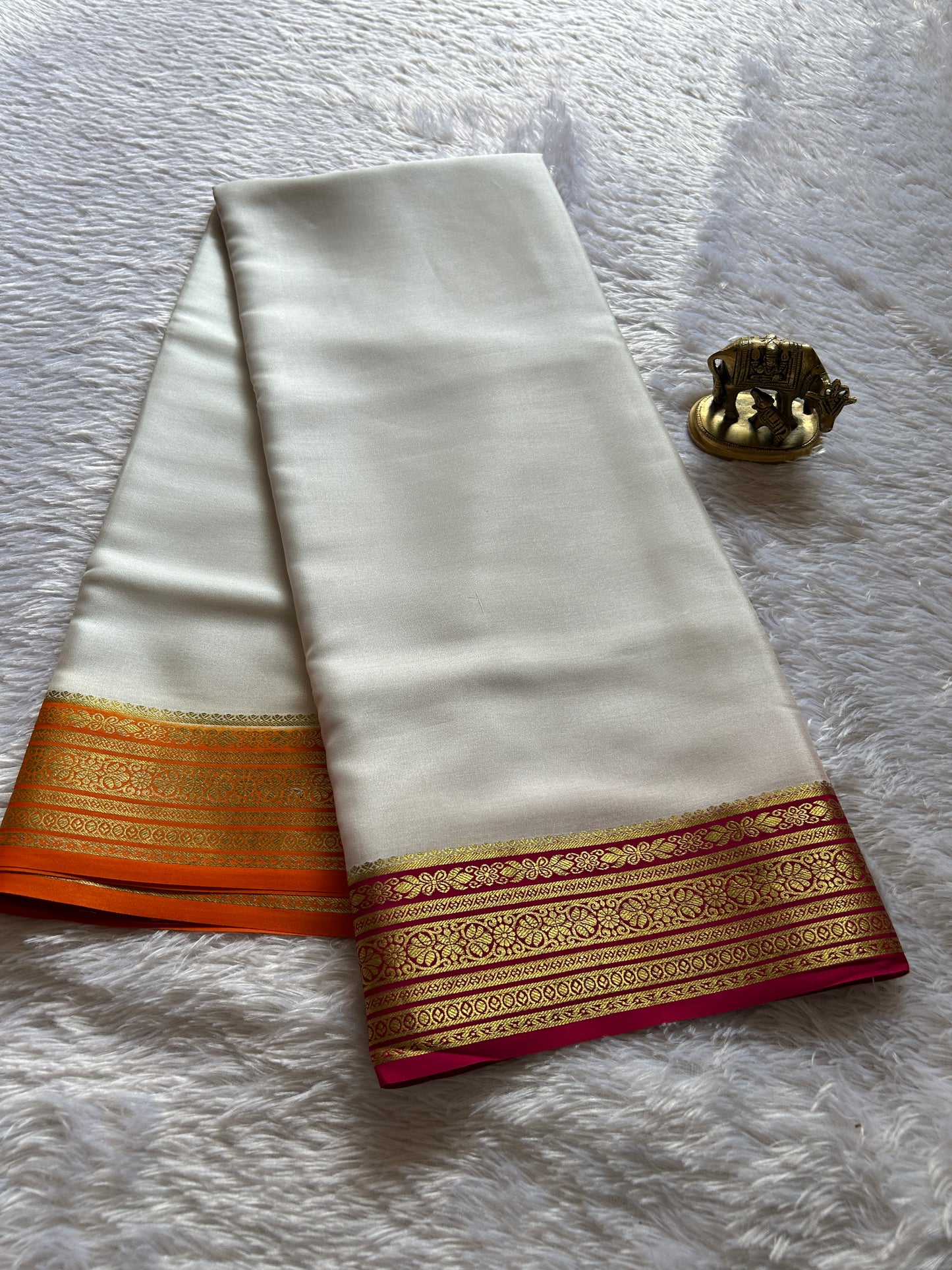 Ganga (3D) : Off white-orange-pink