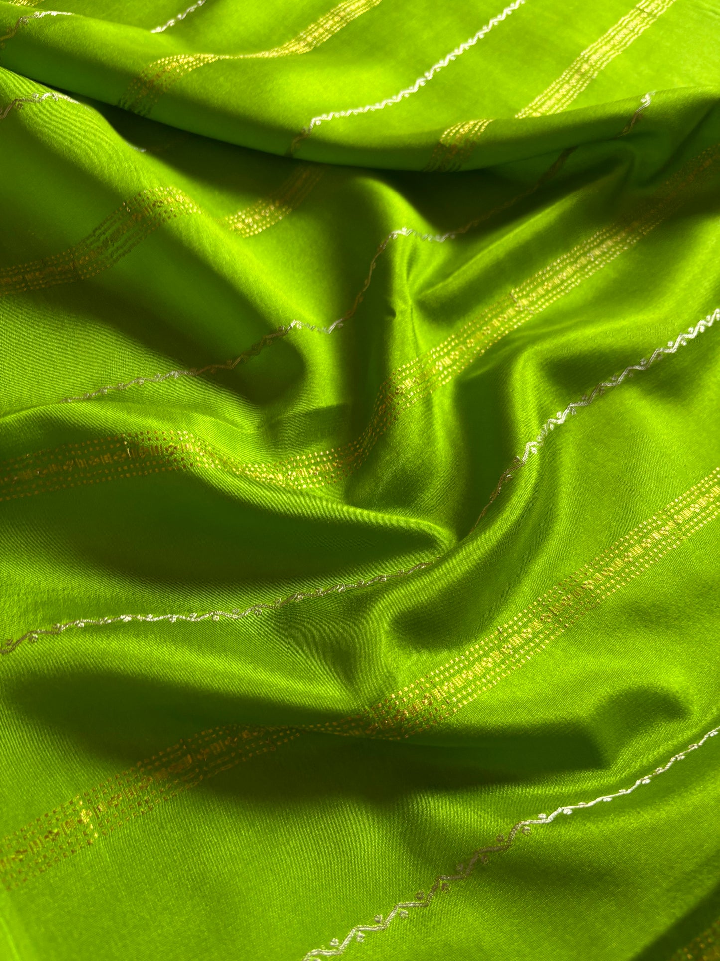 Meragu : Solid Mehendi green