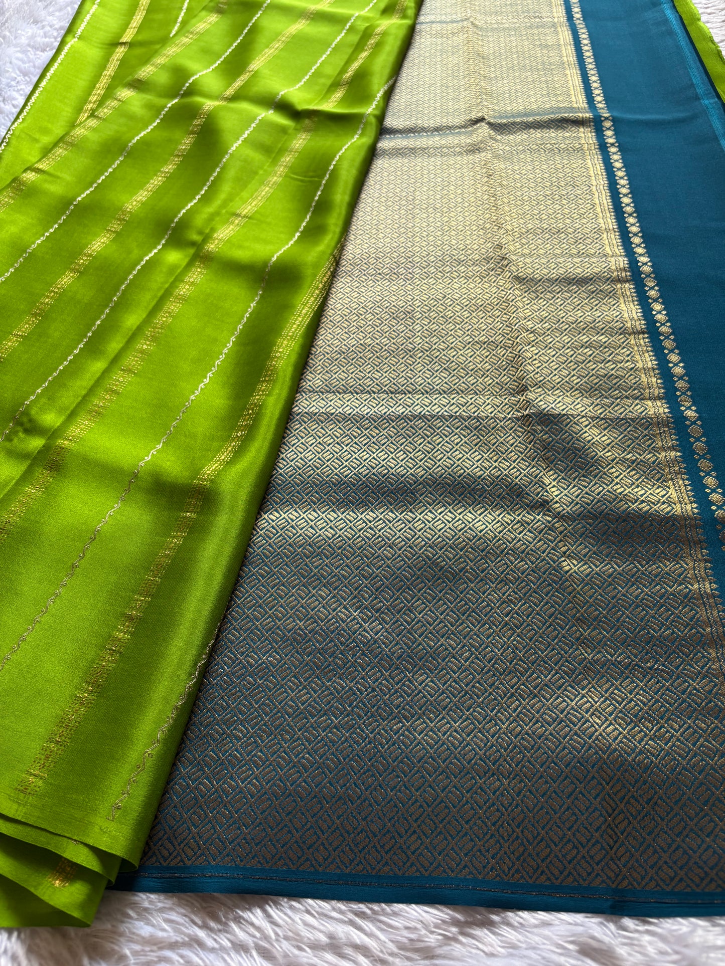 Meragu : Solid Mehendi green