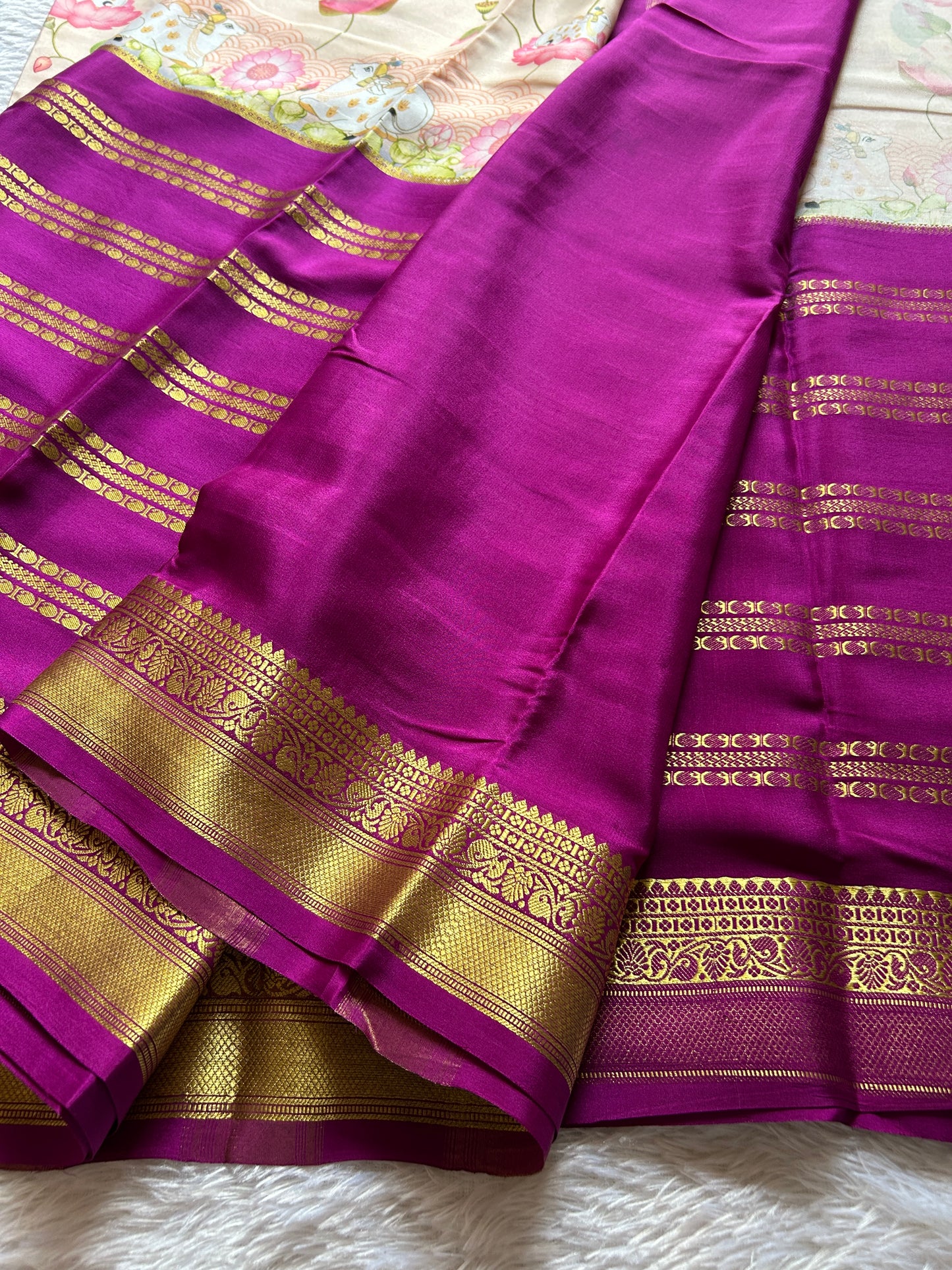 Kalavathi (2D) : Light beige-magenta