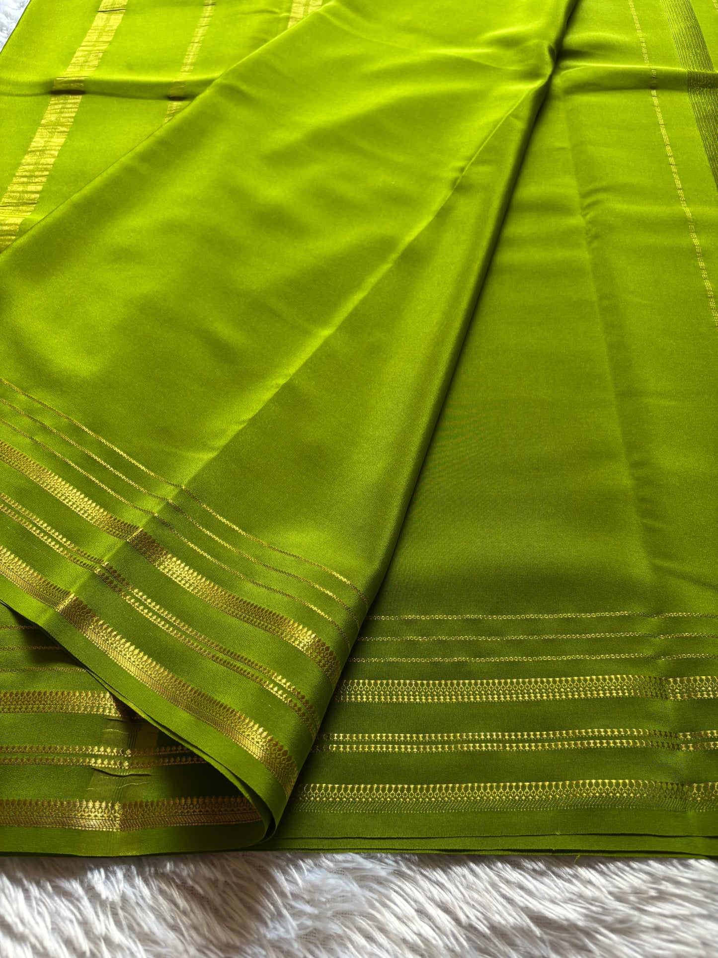 Tanuja : Solid Mehendi green