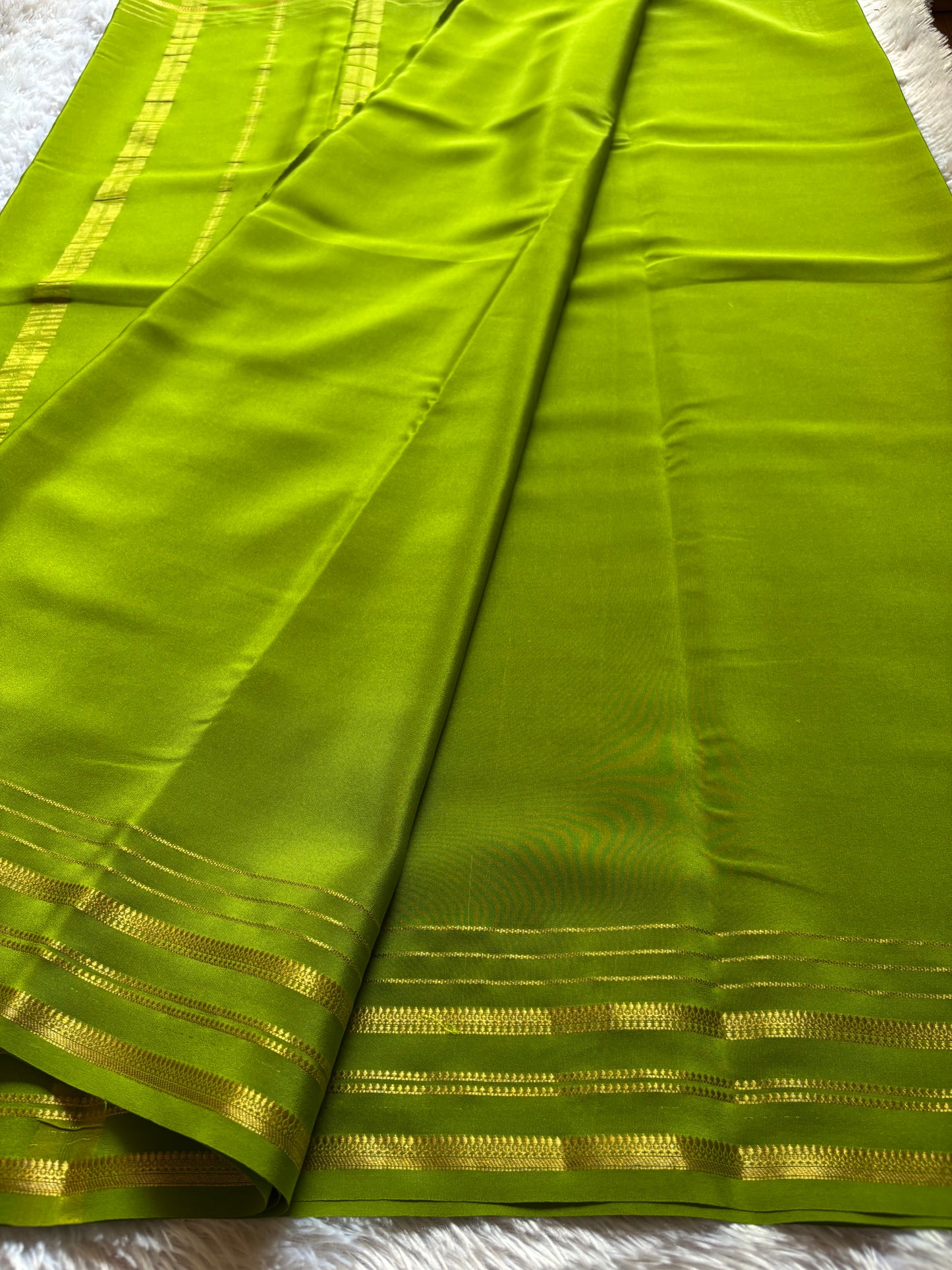 Tanuja : Solid Mehendi green