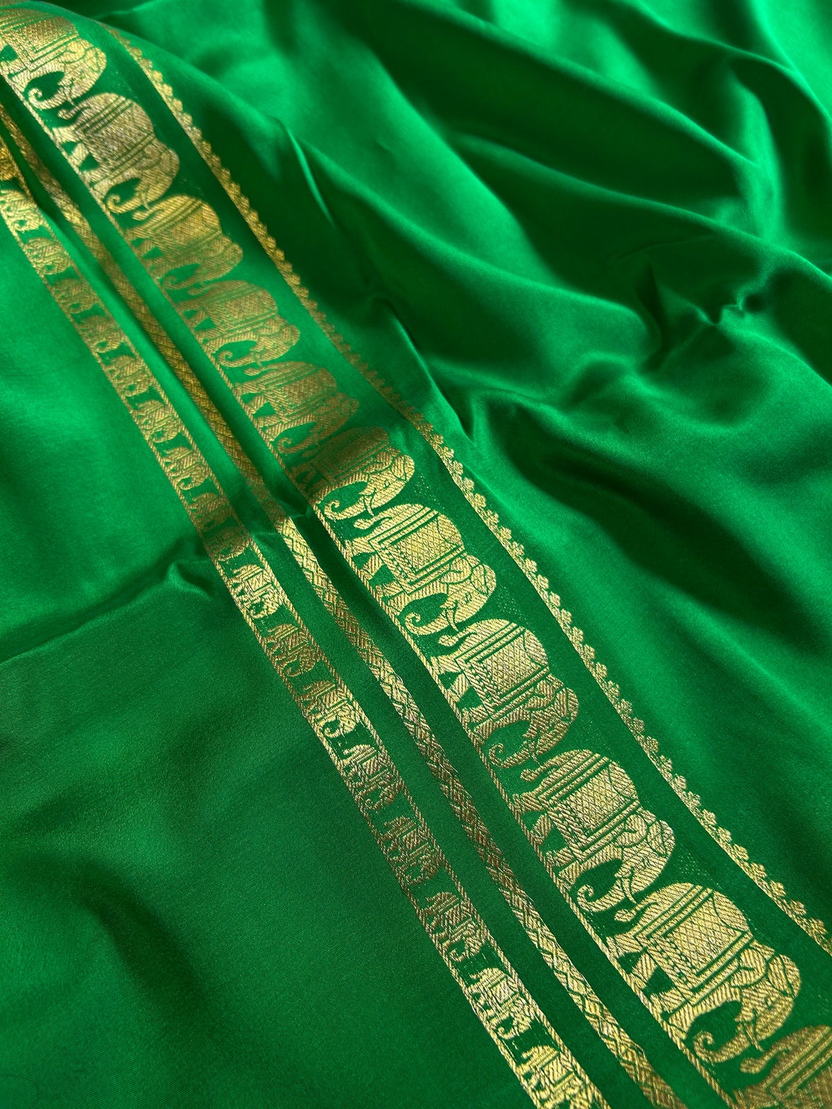 Prashanthi : Solid Leaf green