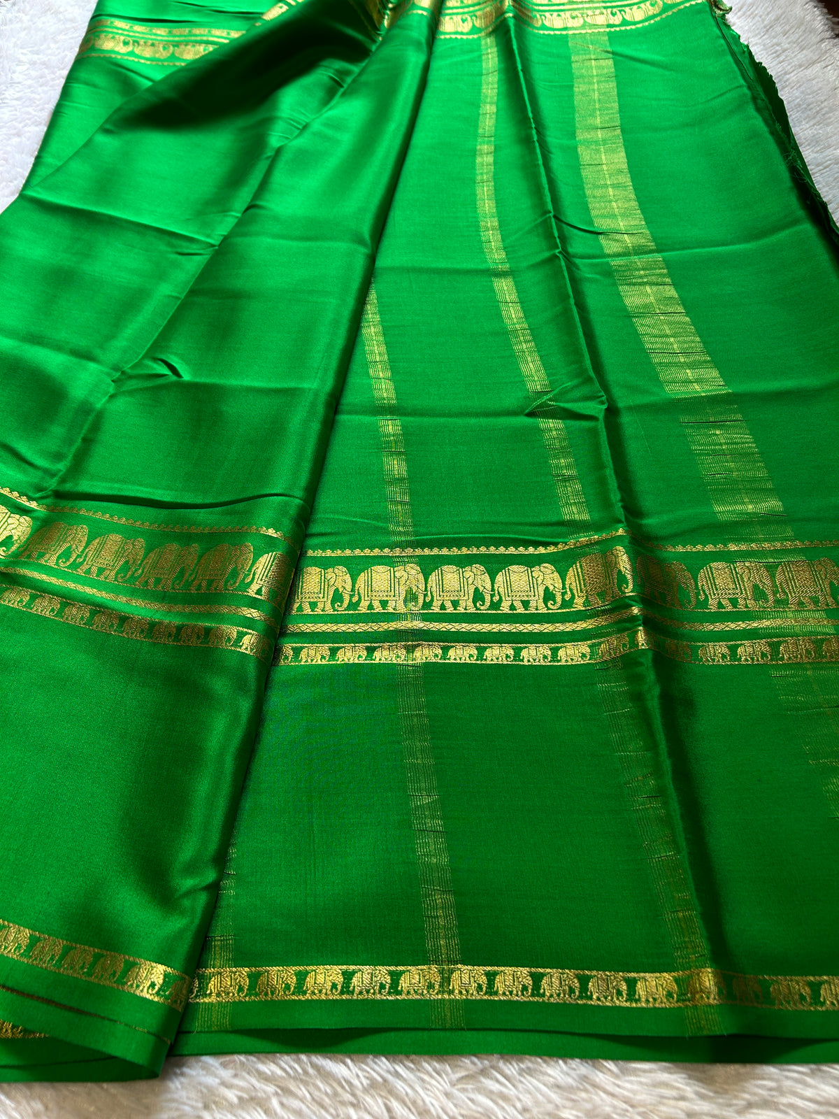 Prashanthi : Solid Leaf green