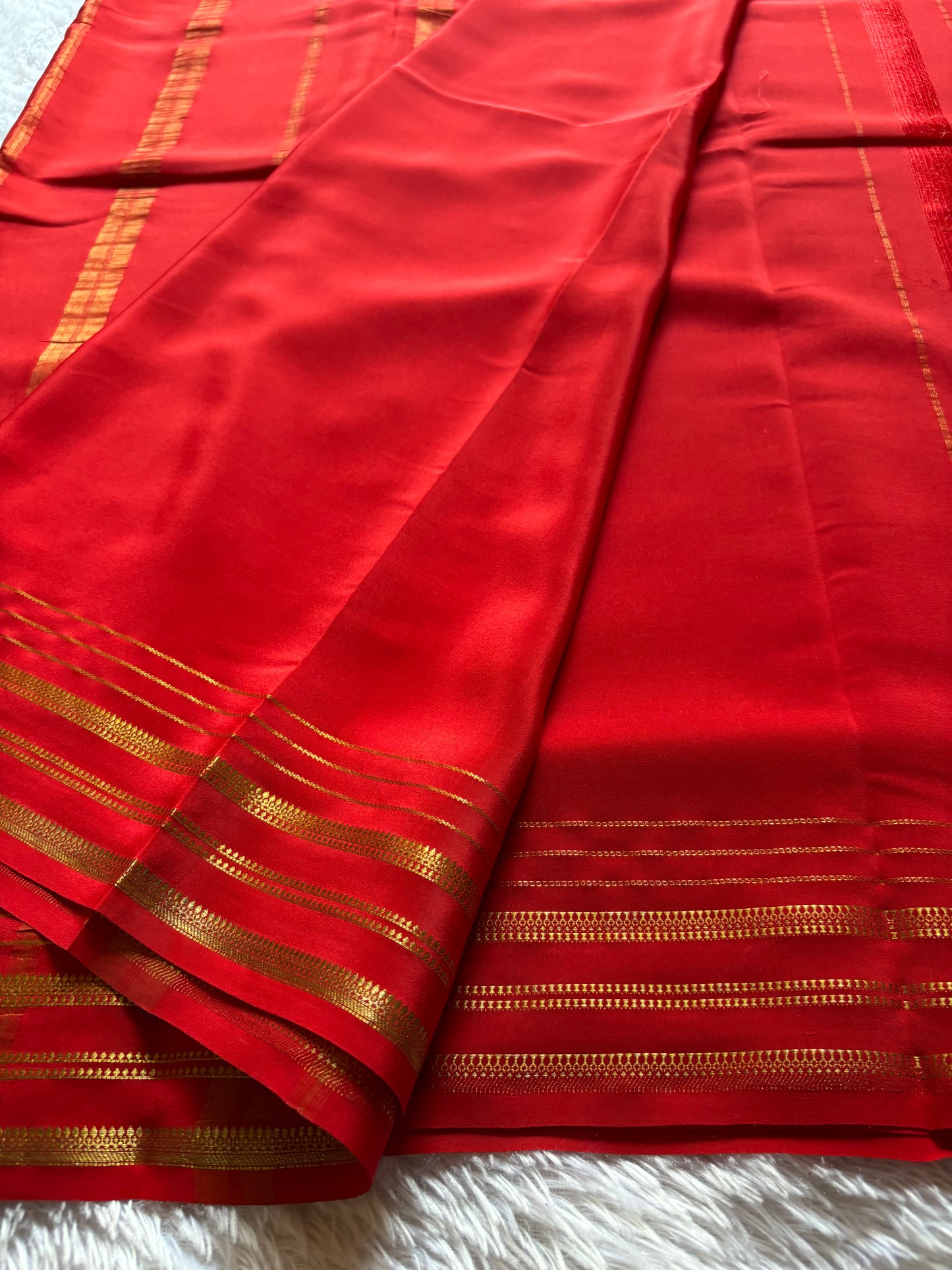 Tanuja : Solid Red