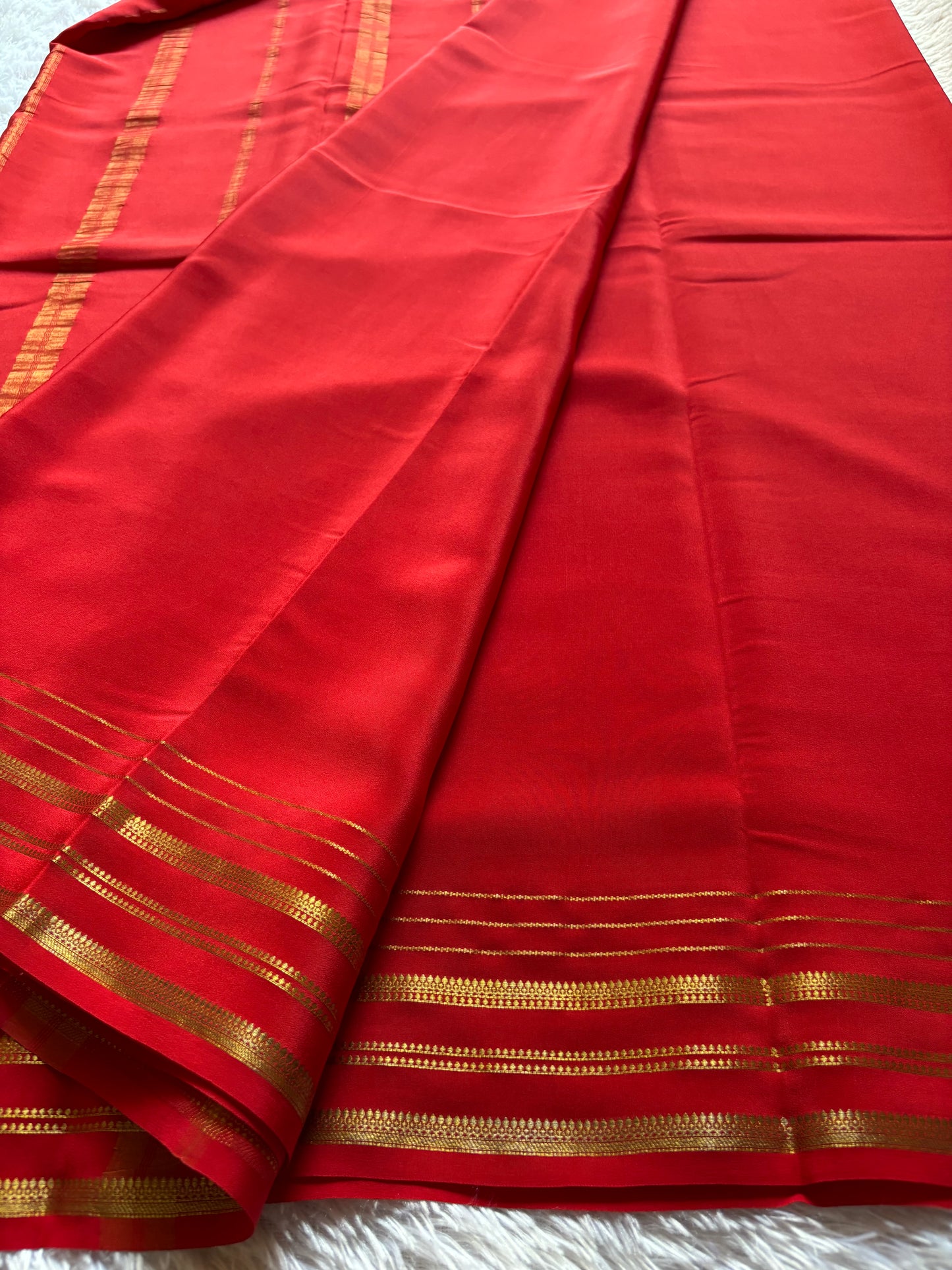 Tanuja : Solid Red