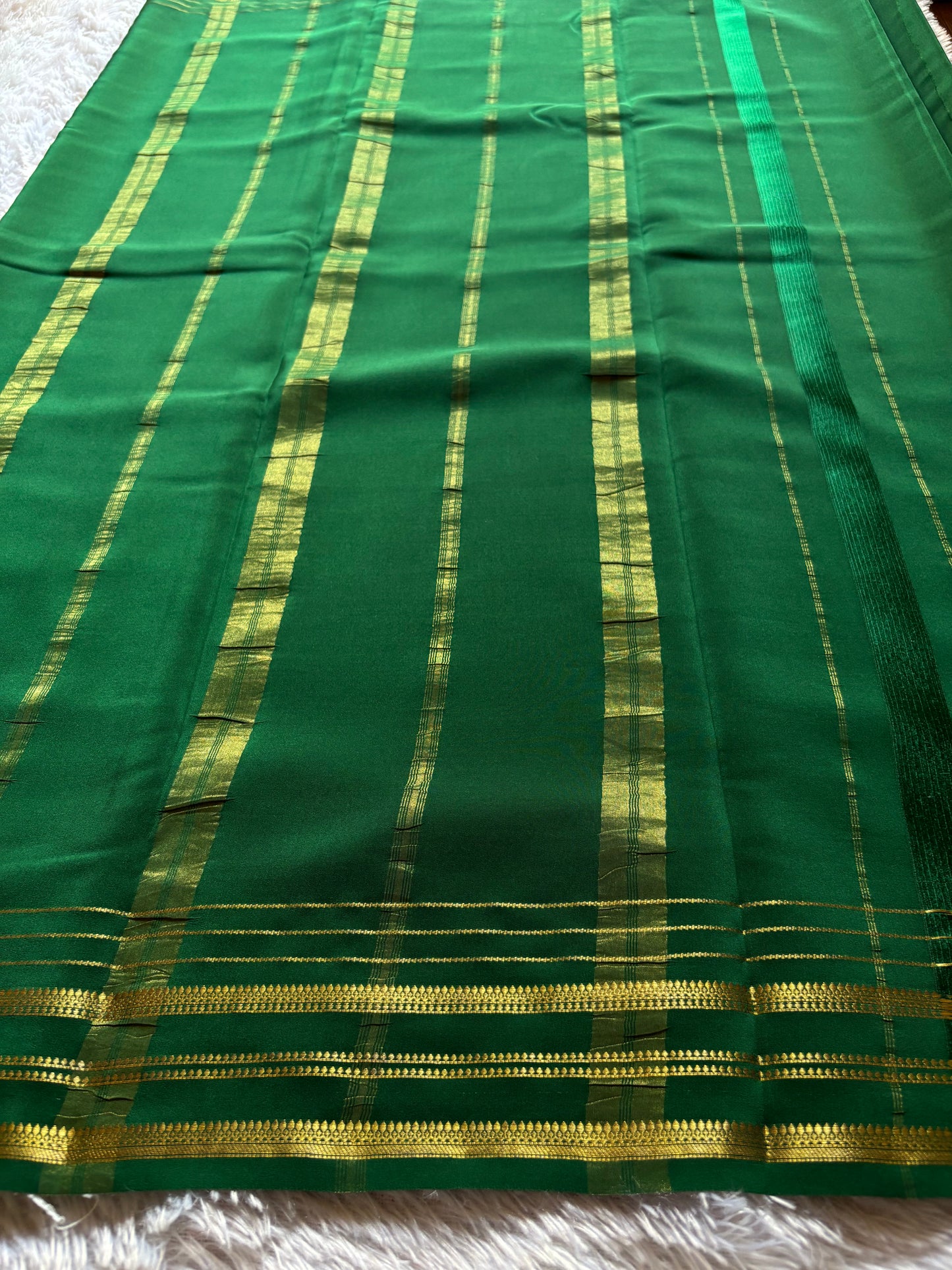 Tanuja : Solid Bottle green