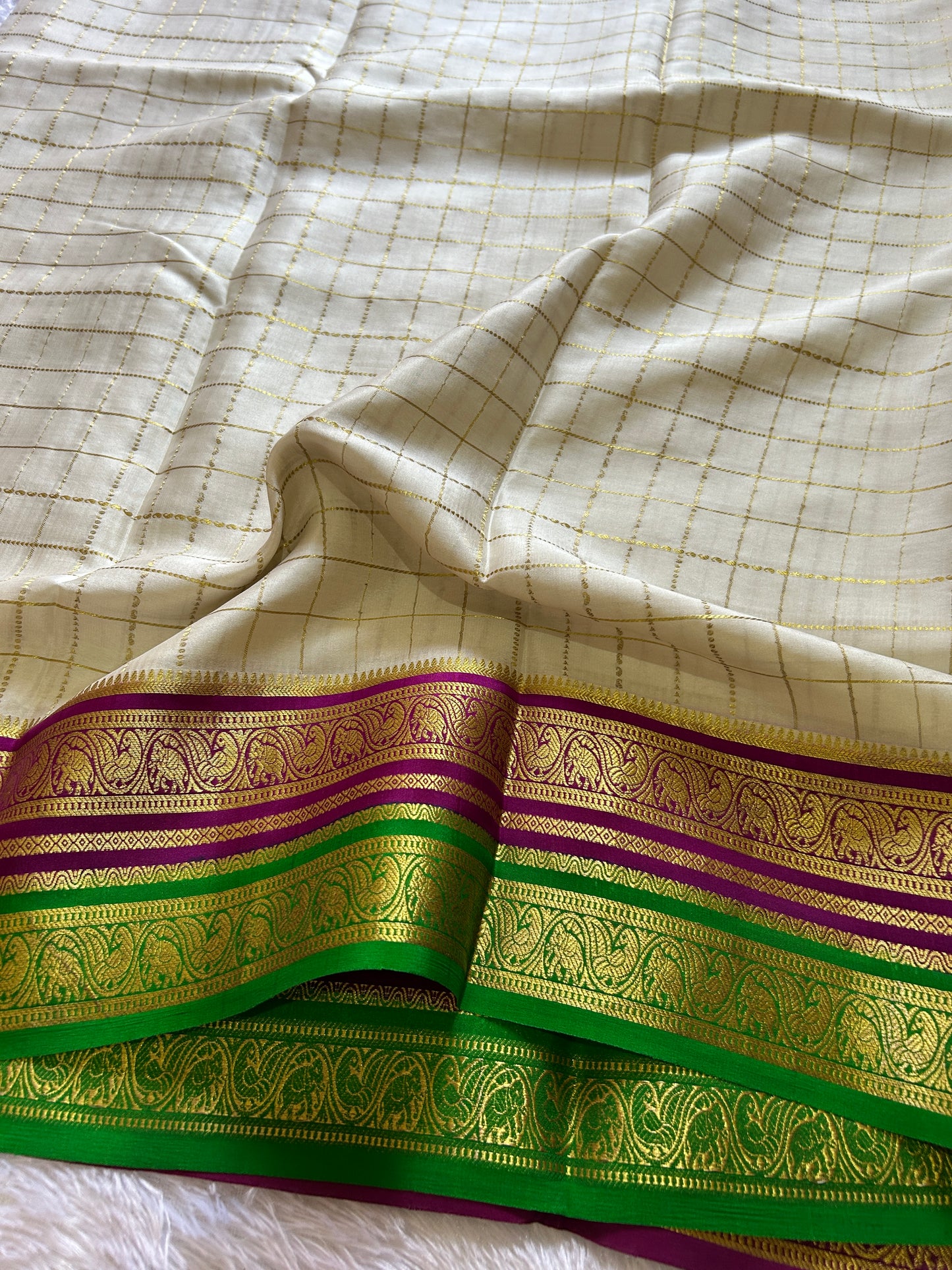 Tulasi (3D) : Off white-magenta-green